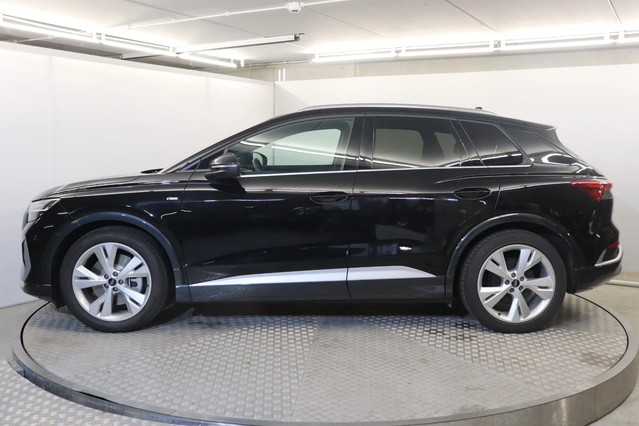 Audi-Q4 e-tron-image-3