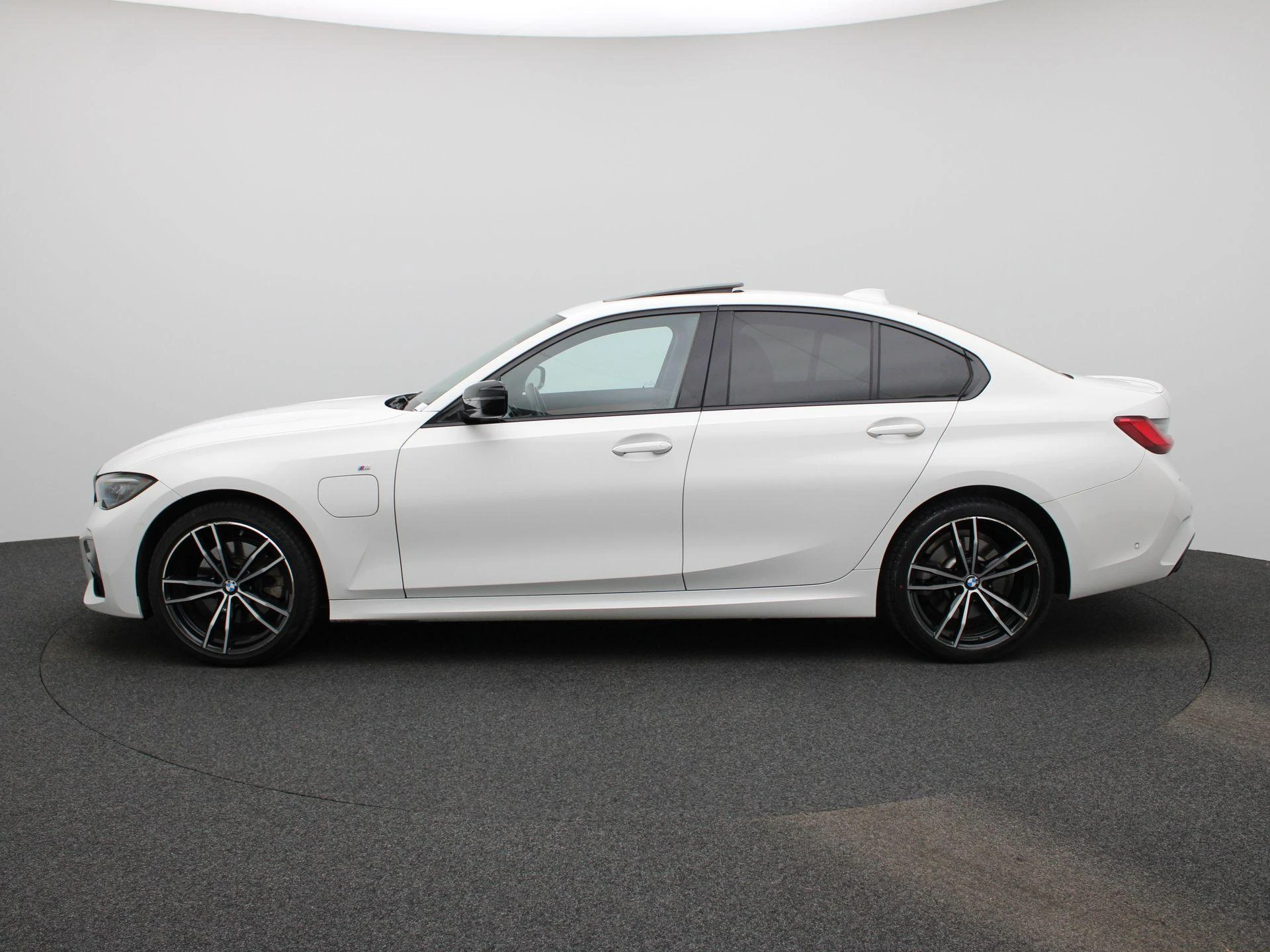 BMW-3 Serie-image-3