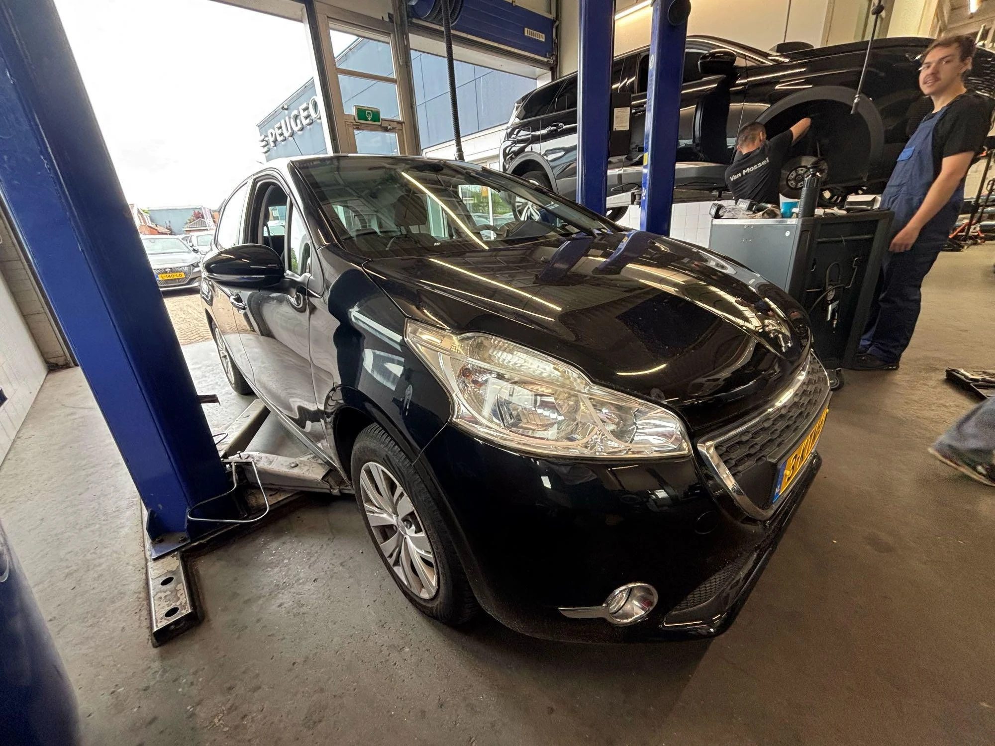 Peugeot-208-image-1