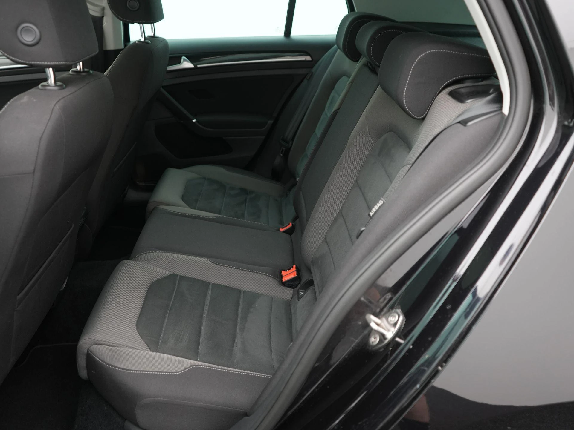 Volkswagen-Golf-image-9