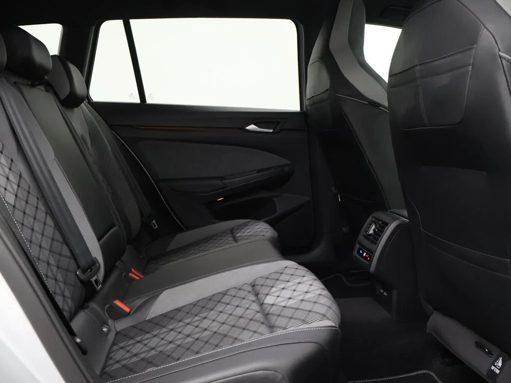 Volkswagen-Golf-image-12