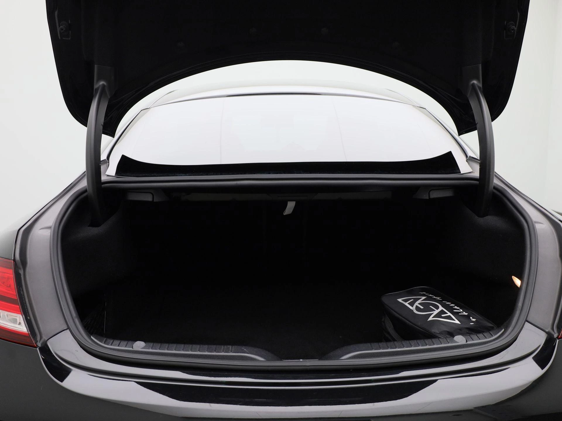 Mercedes-Benz-C-Klasse-image-13