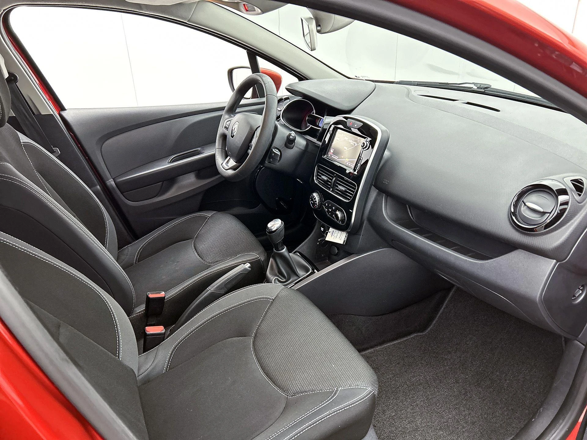 Renault-Clio-image-17