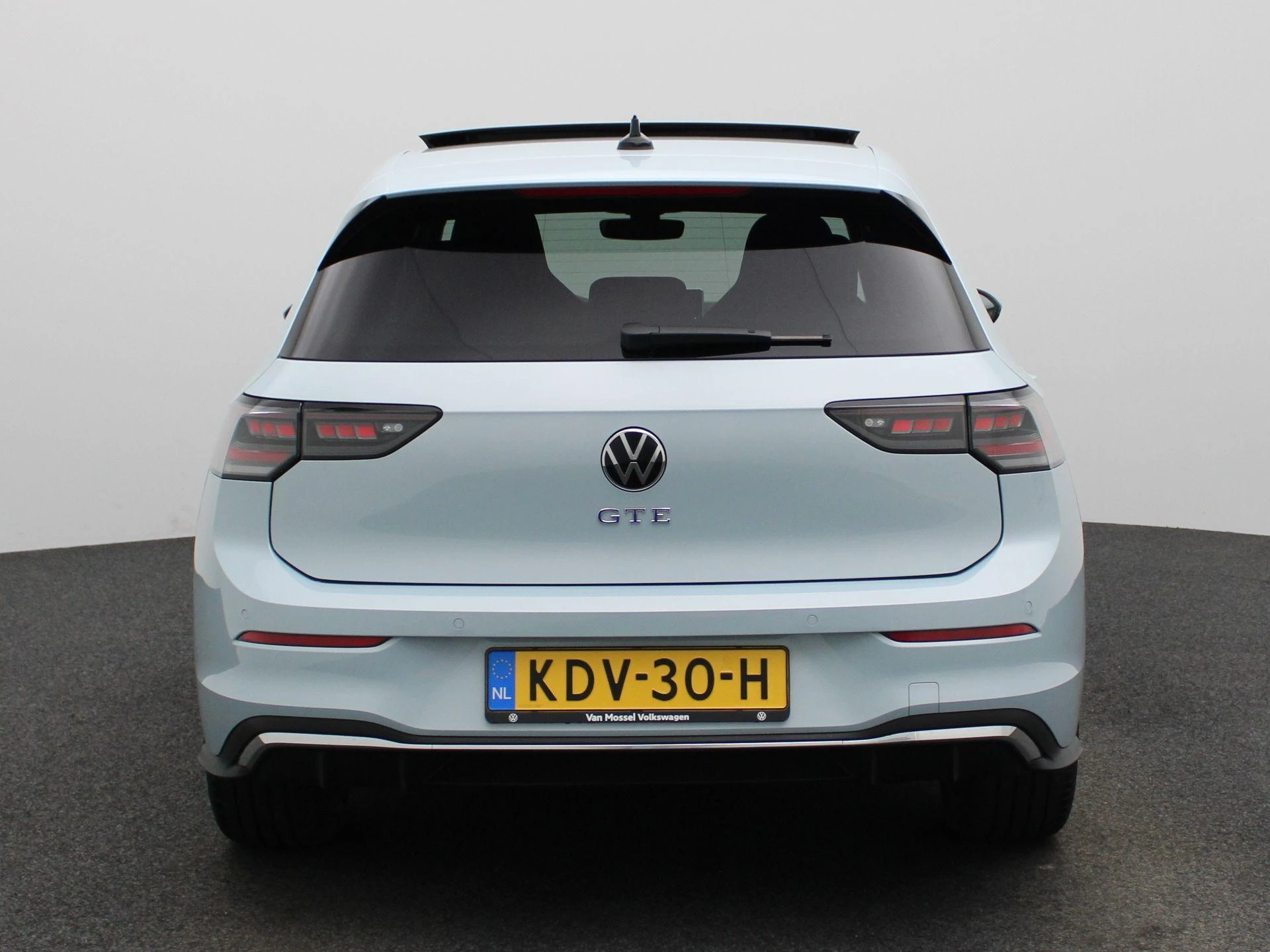Volkswagen-Golf-image-4