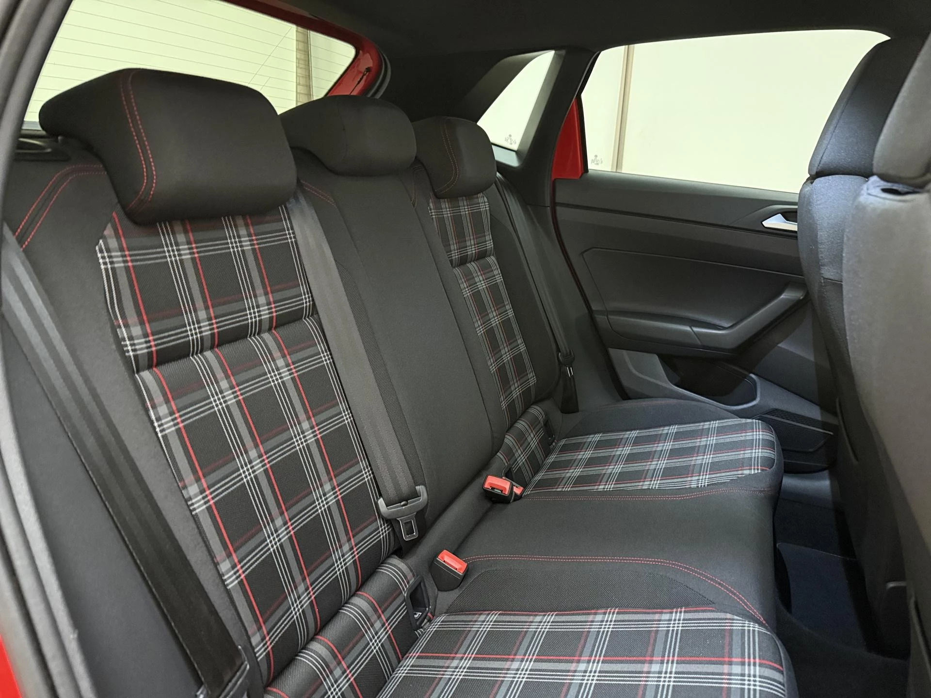 Volkswagen-Polo-image-9