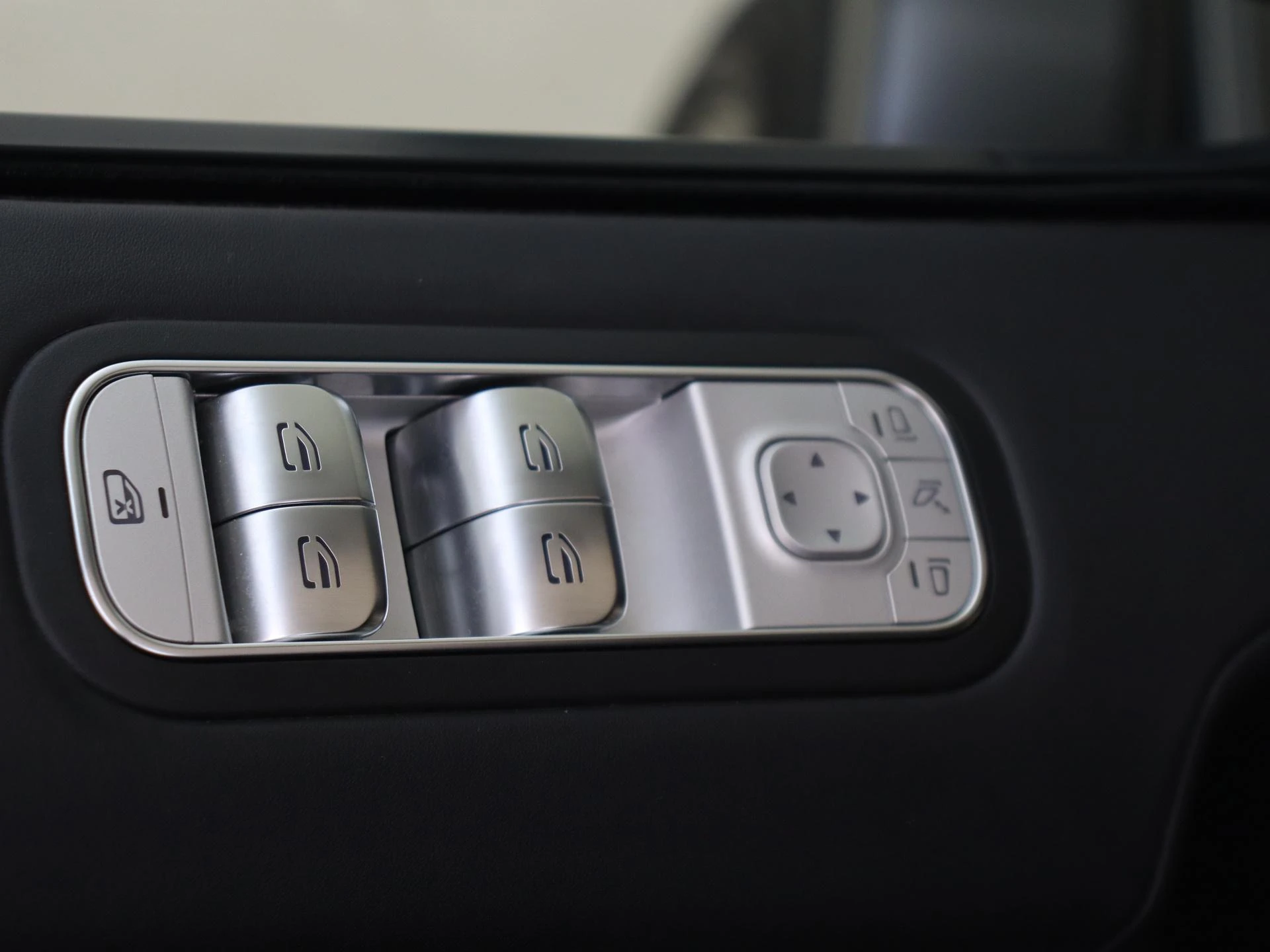 Mercedes-Benz-G-Klasse-image-24
