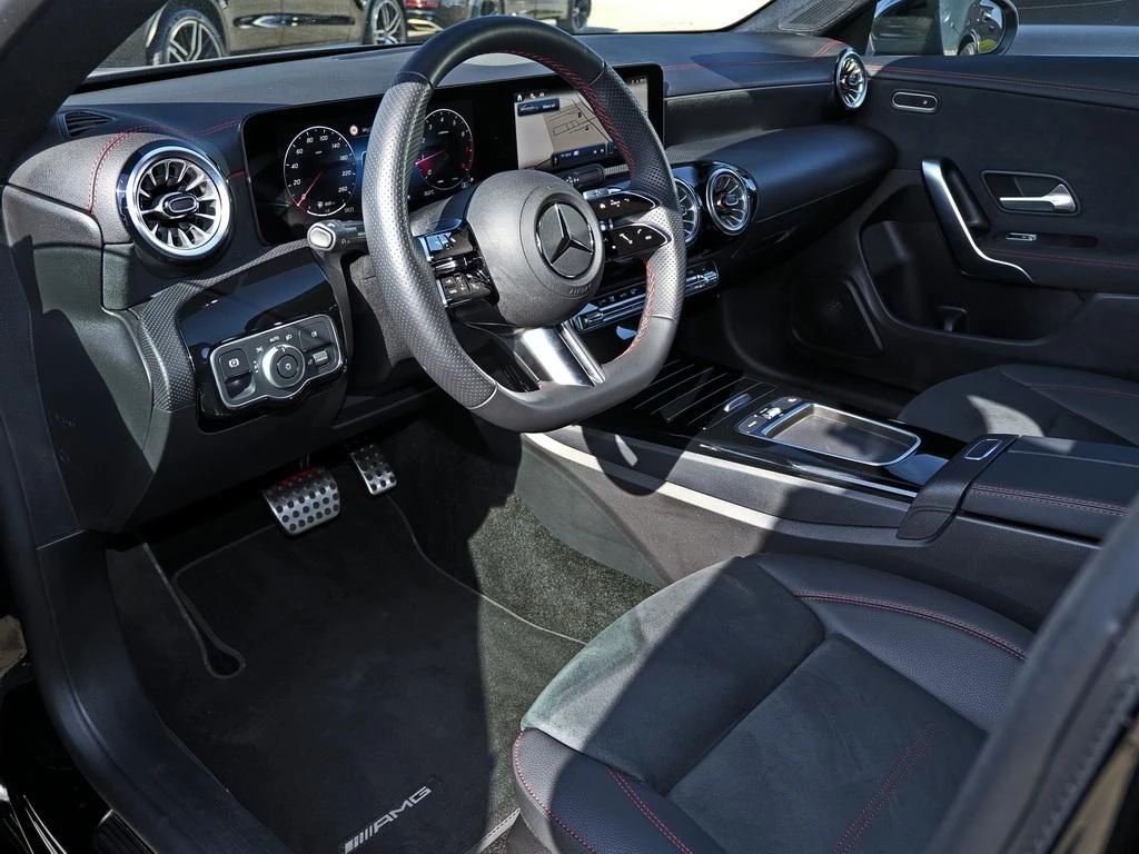 Mercedes-Benz-CLA 200-image-7