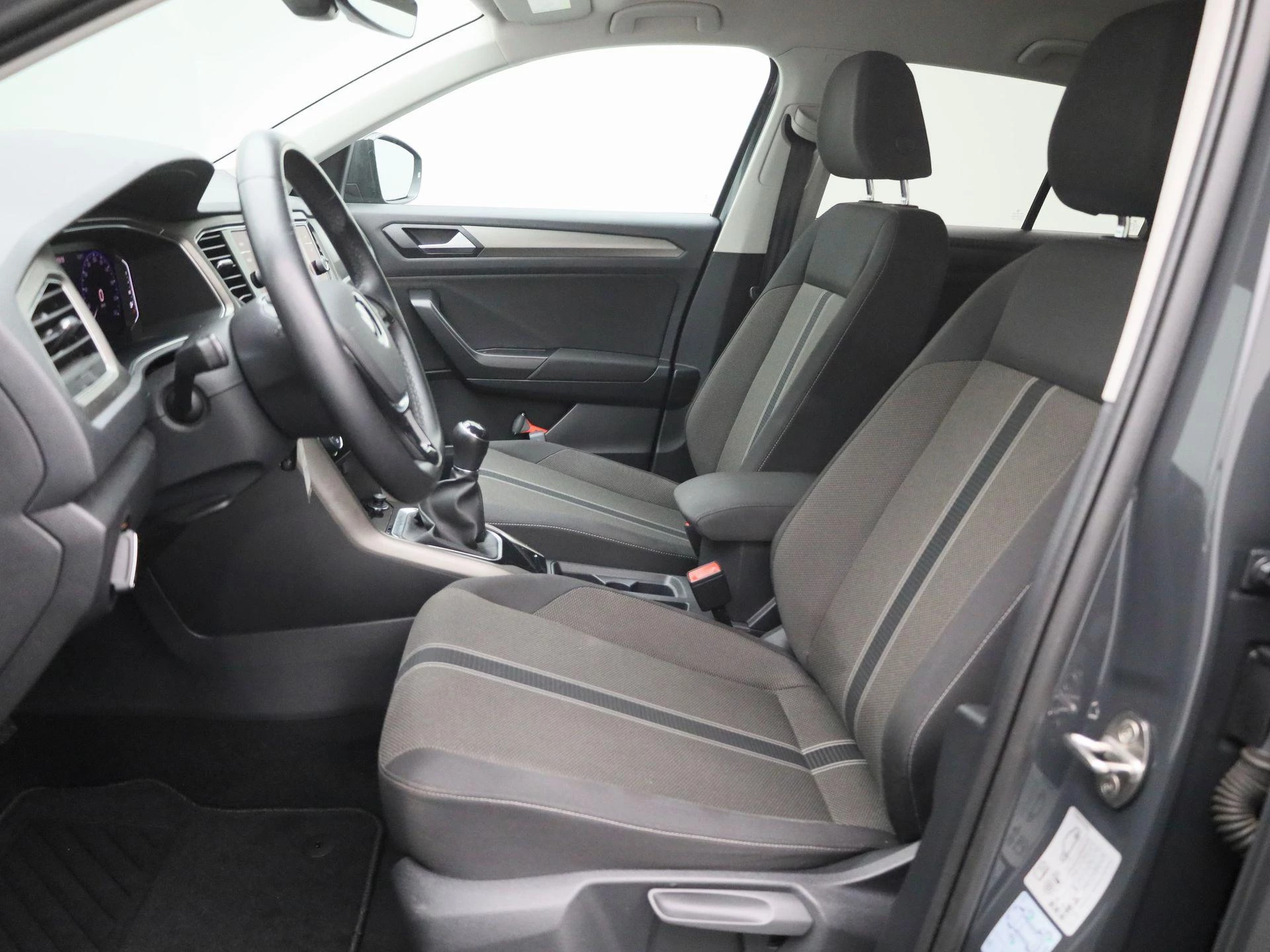 Volkswagen-T-Roc-image-7