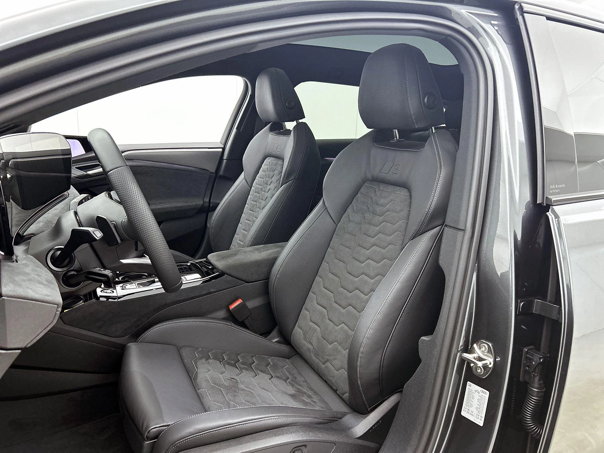 Audi-A6 Avant e-tron-image-41