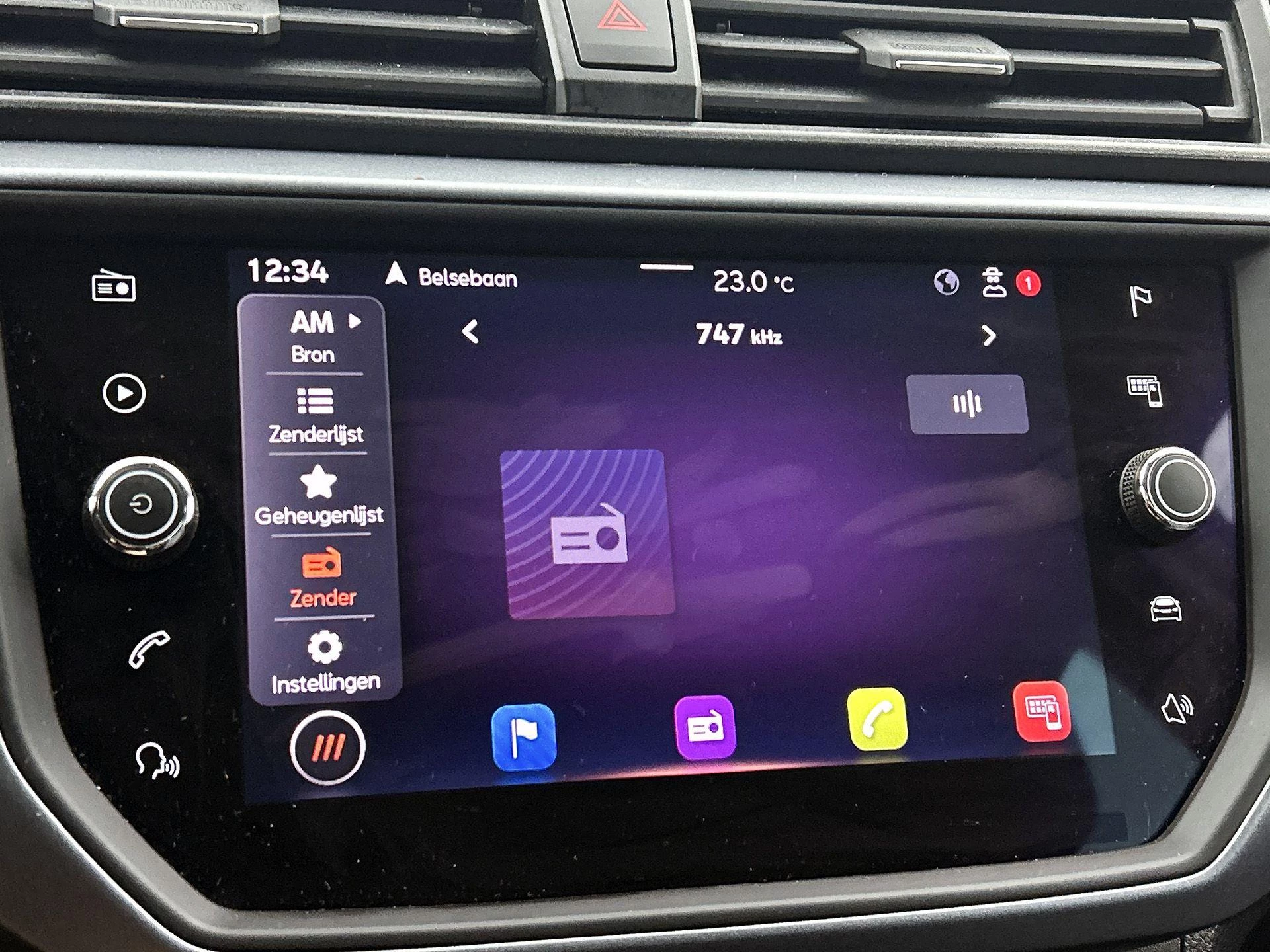 SEAT-Arona-image-4