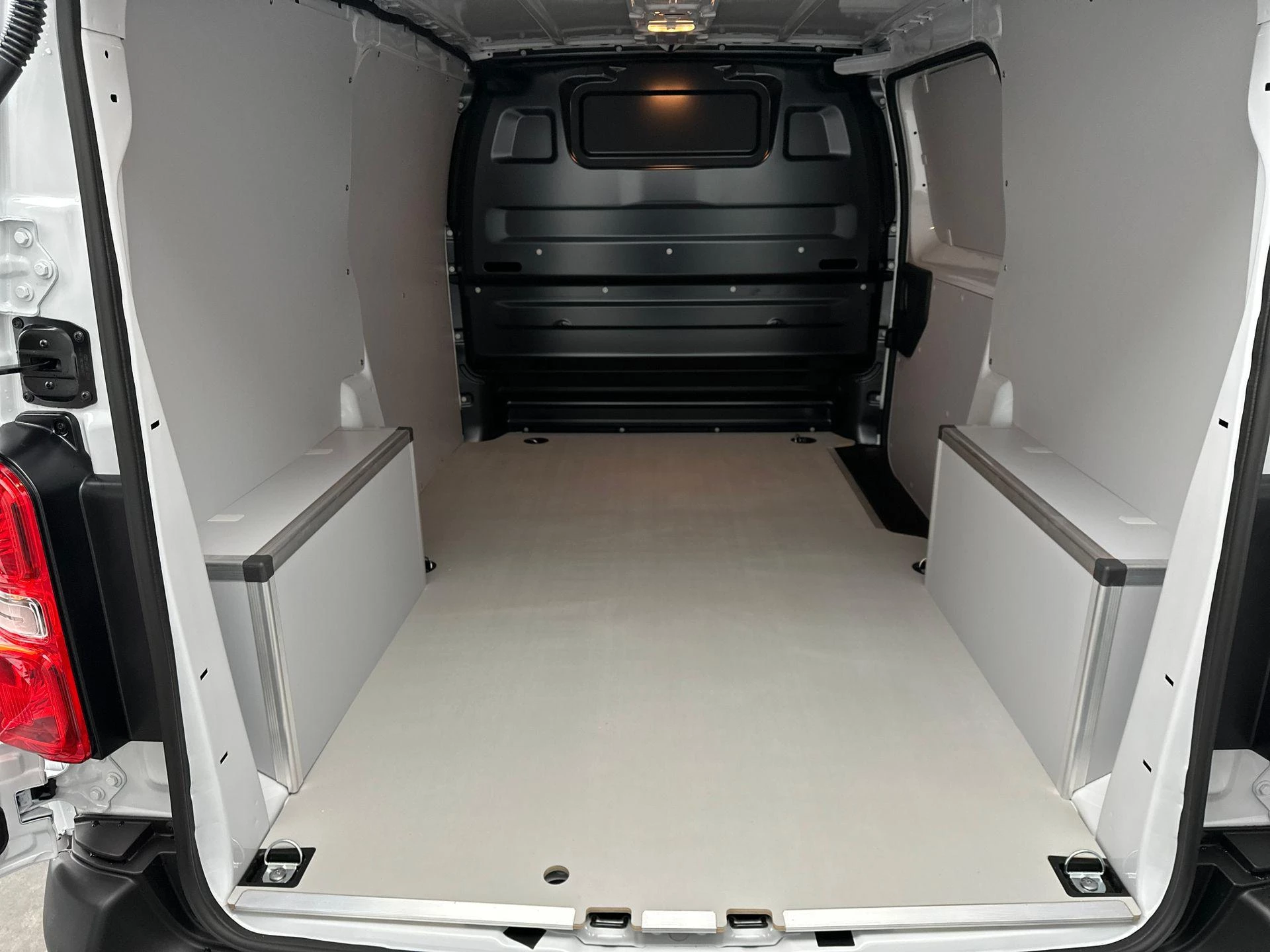 Opel-Vivaro-image-13