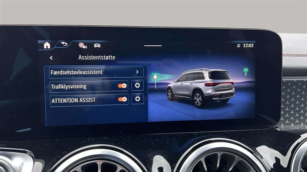 Mercedes-Benz-EQB-image-20