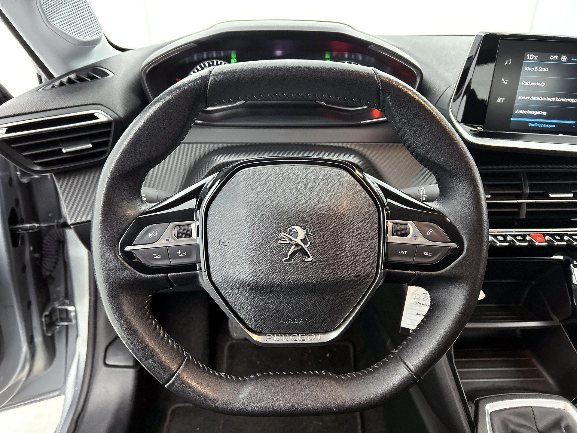 Peugeot-208-image-23