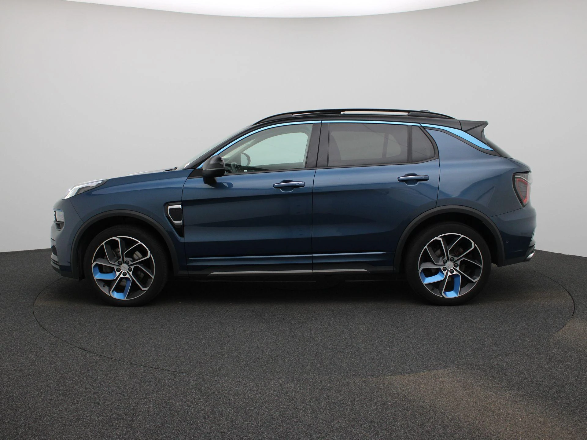 Lynk & Co-01-image-3