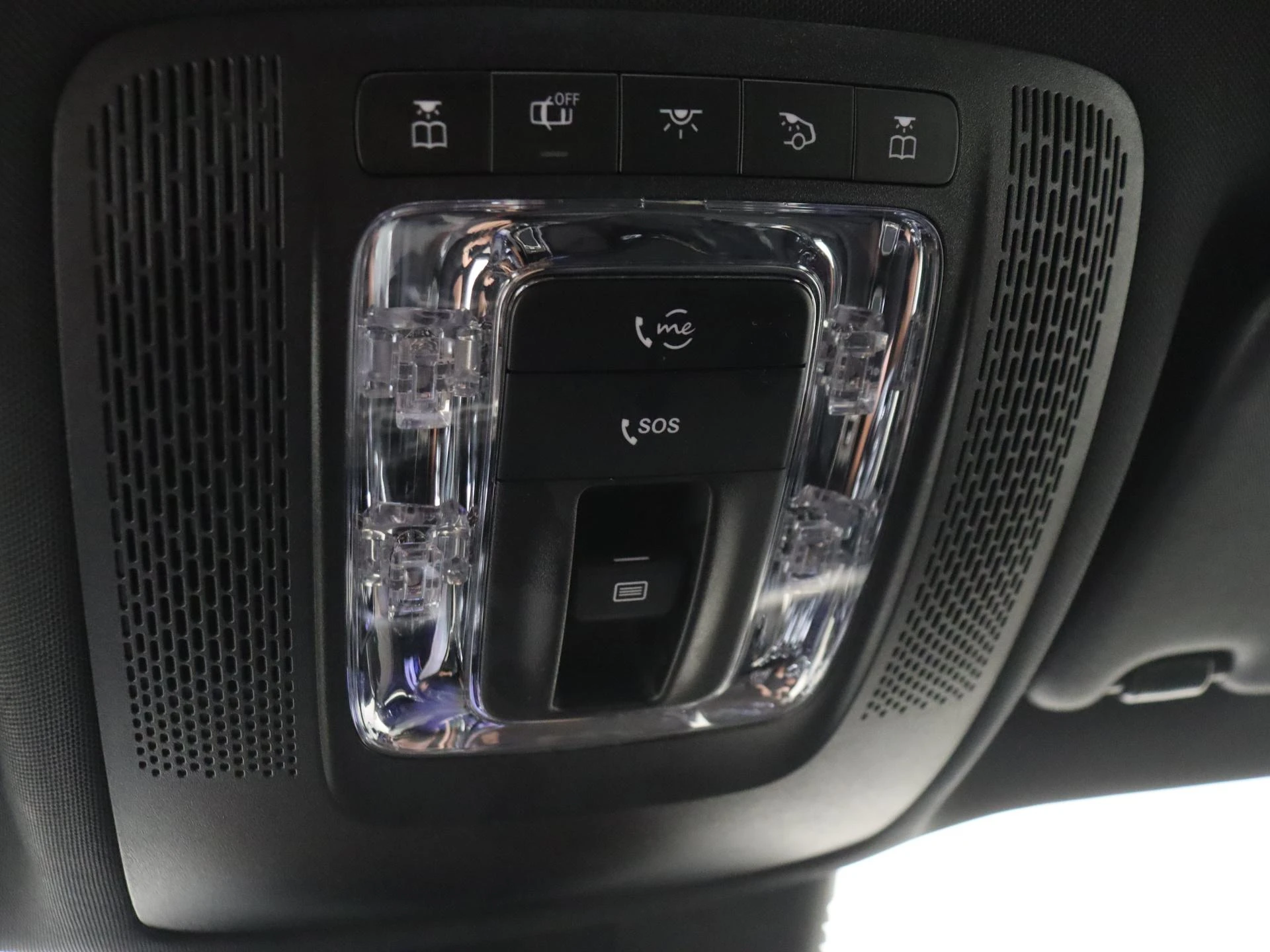 Mercedes-Benz-EQB-image-20
