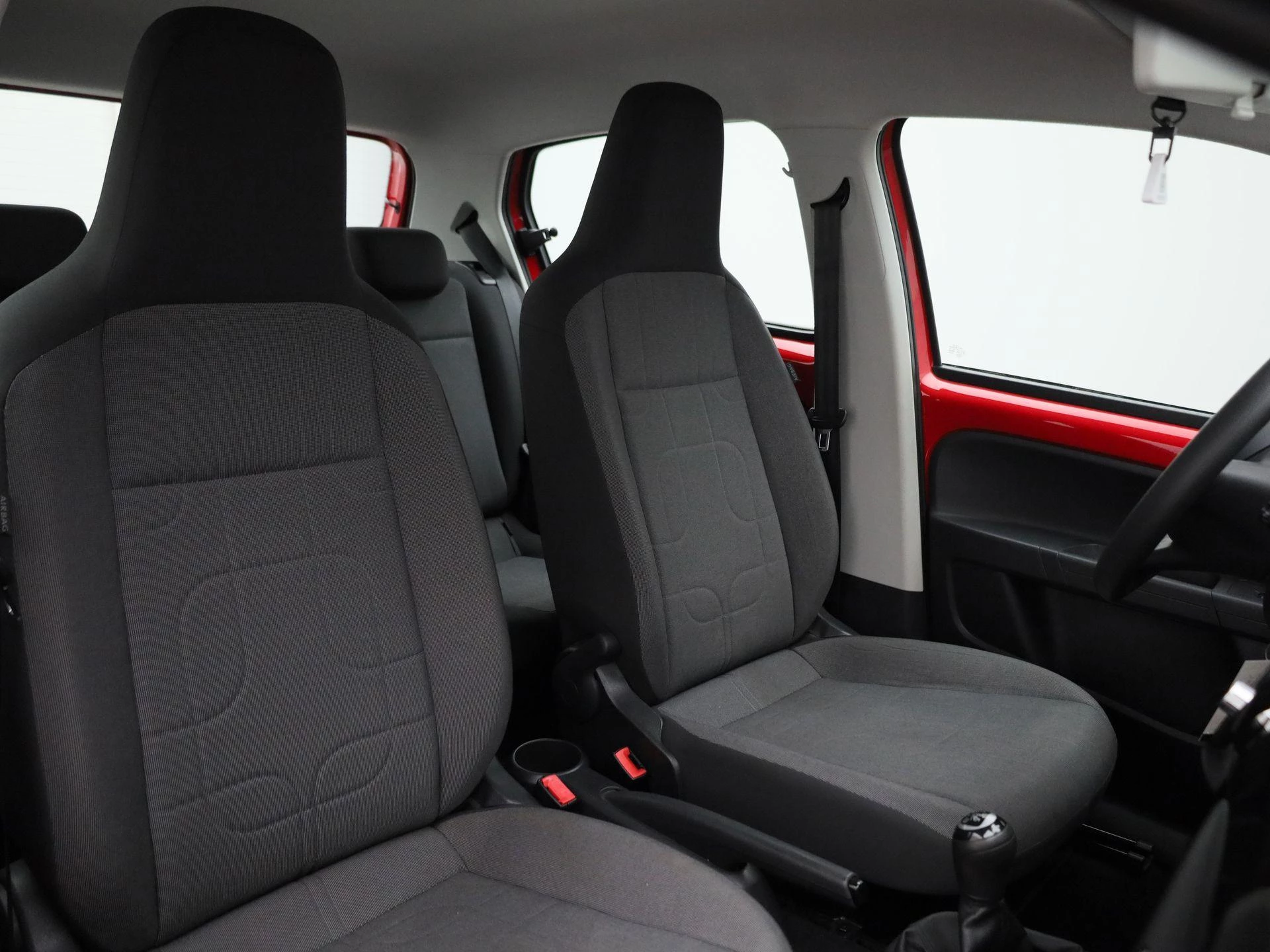 Volkswagen-up!-image-27