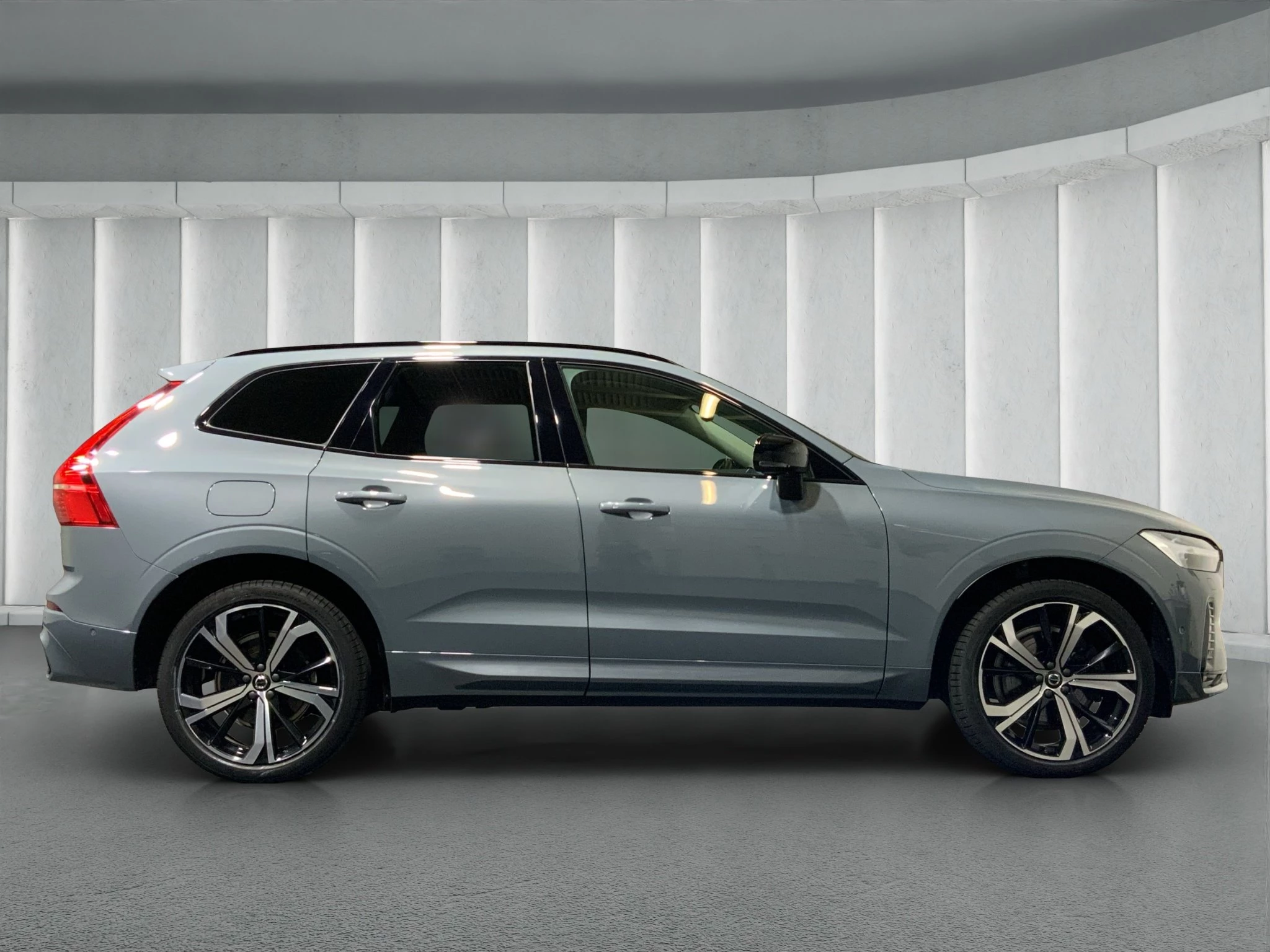Volvo XC60 B4 Plus Dark