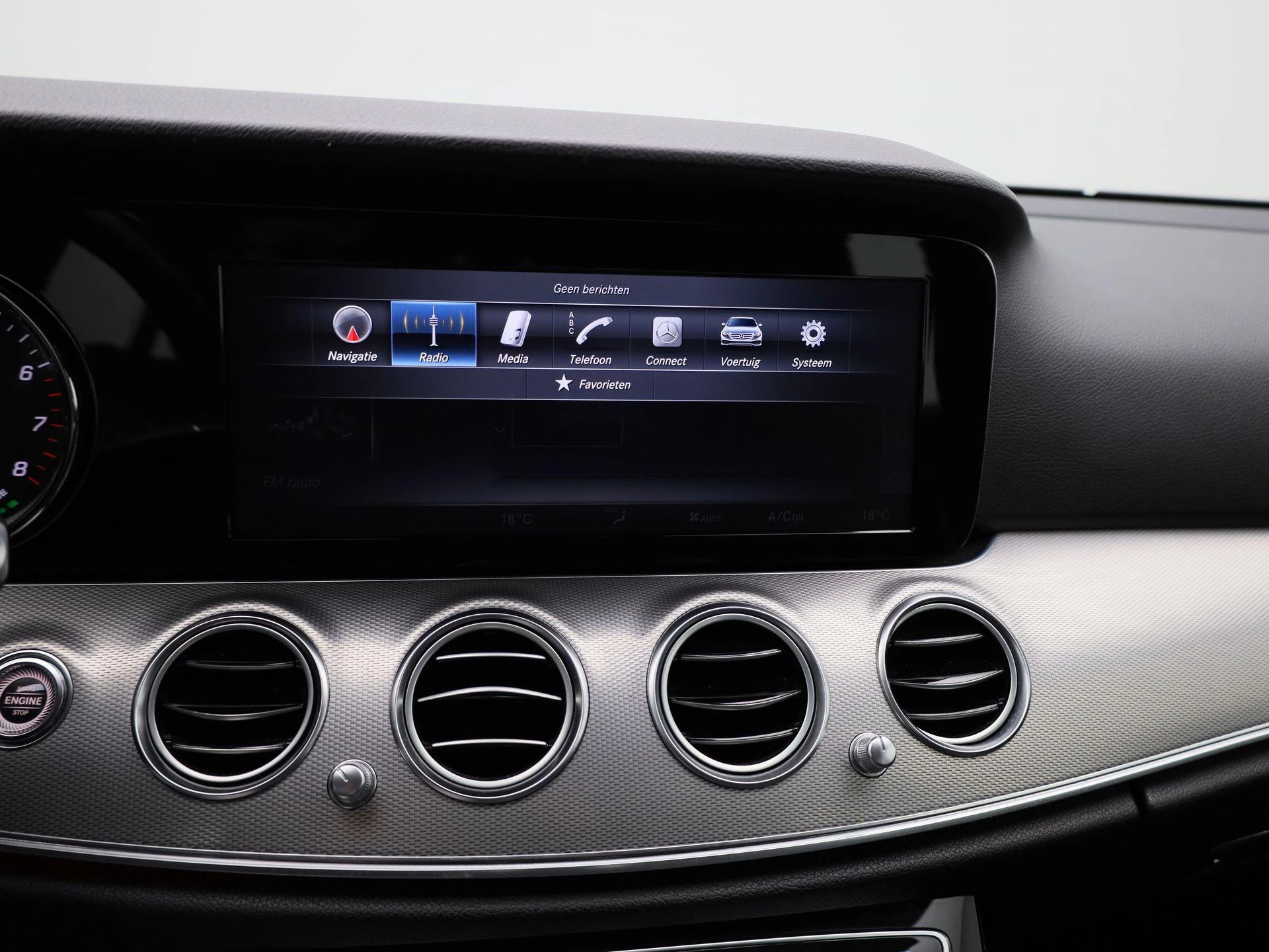 Mercedes-Benz-E-Klasse-image-14