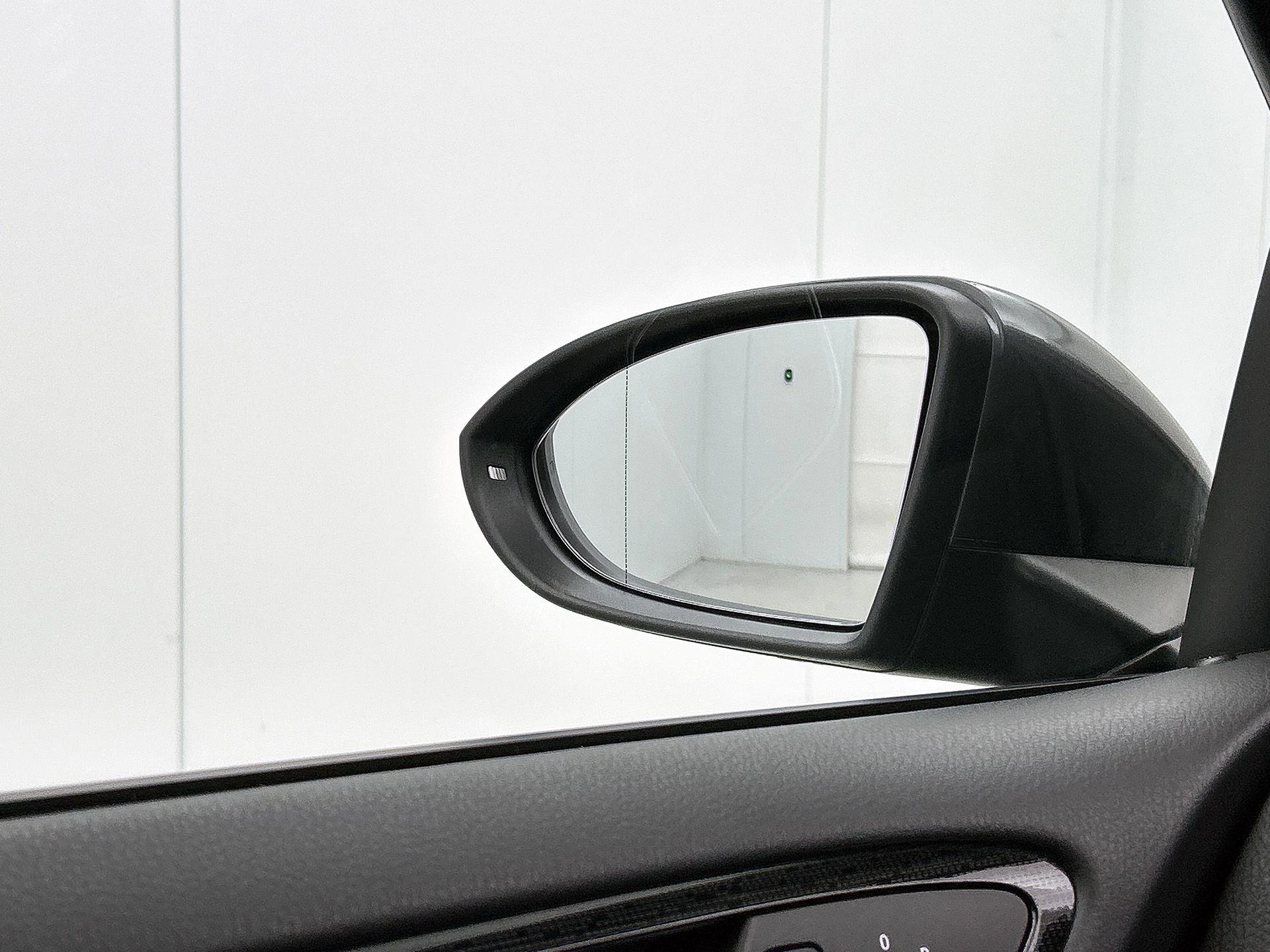 Volkswagen-Golf-image-23