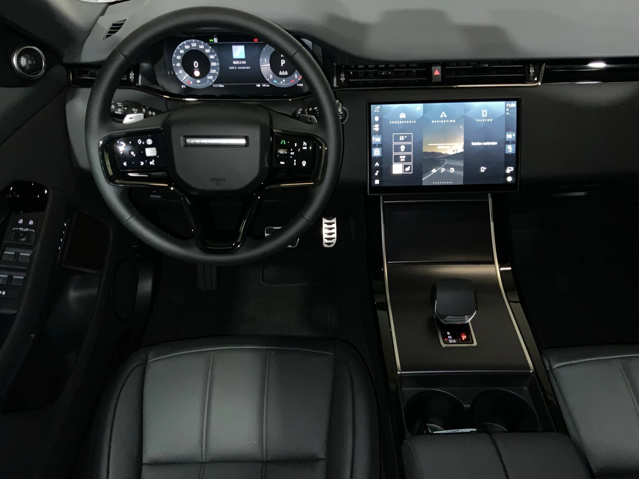 Land Rover-Range Rover Evoque-image-11