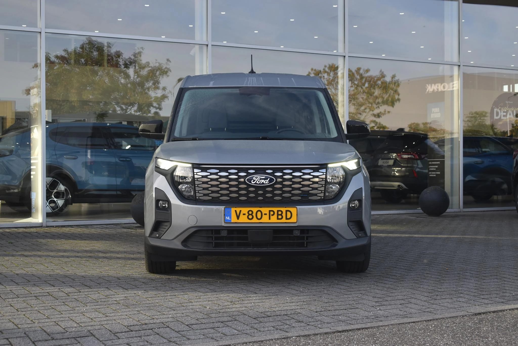 Ford-E-Transit Courier-image-1