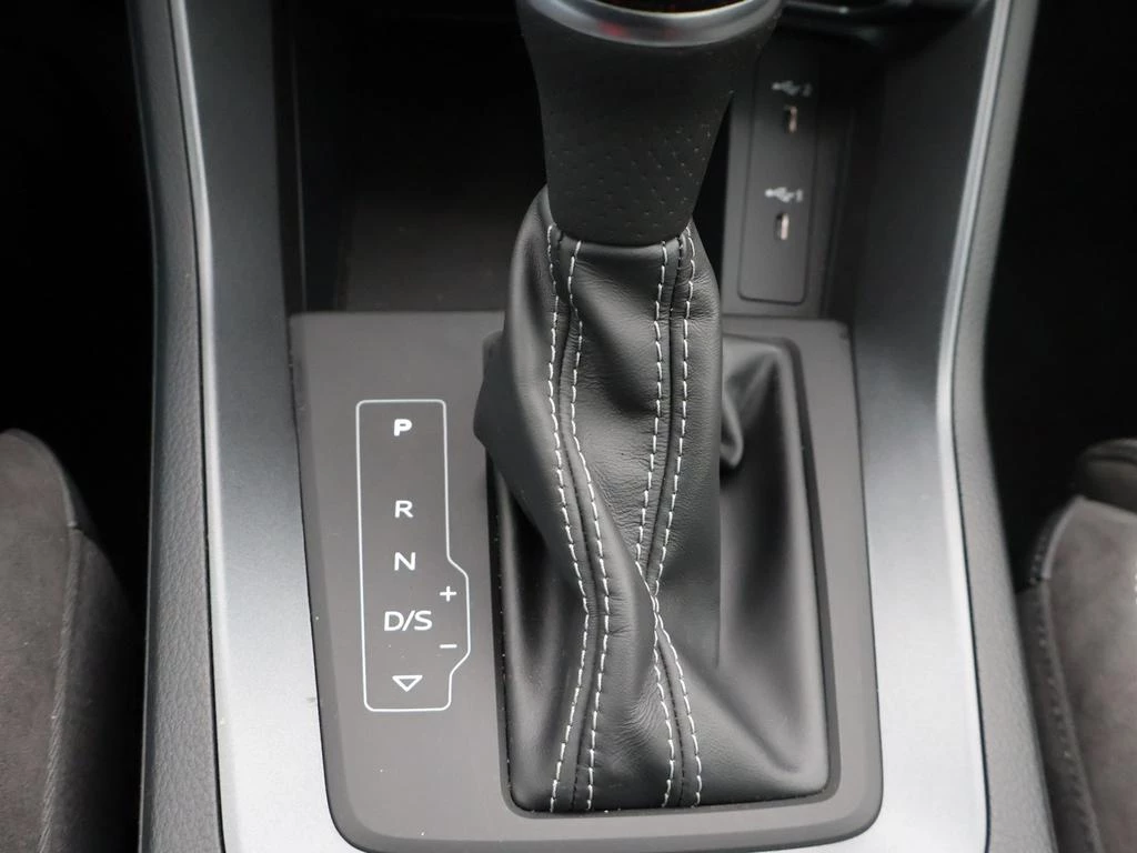 Audi Q3 PHEV Audi Q3 PHEV 45TFSIe 245PK *AUTOMAAT*LEDER*CAMERA*PDC*NAVI*CRUISE*...*