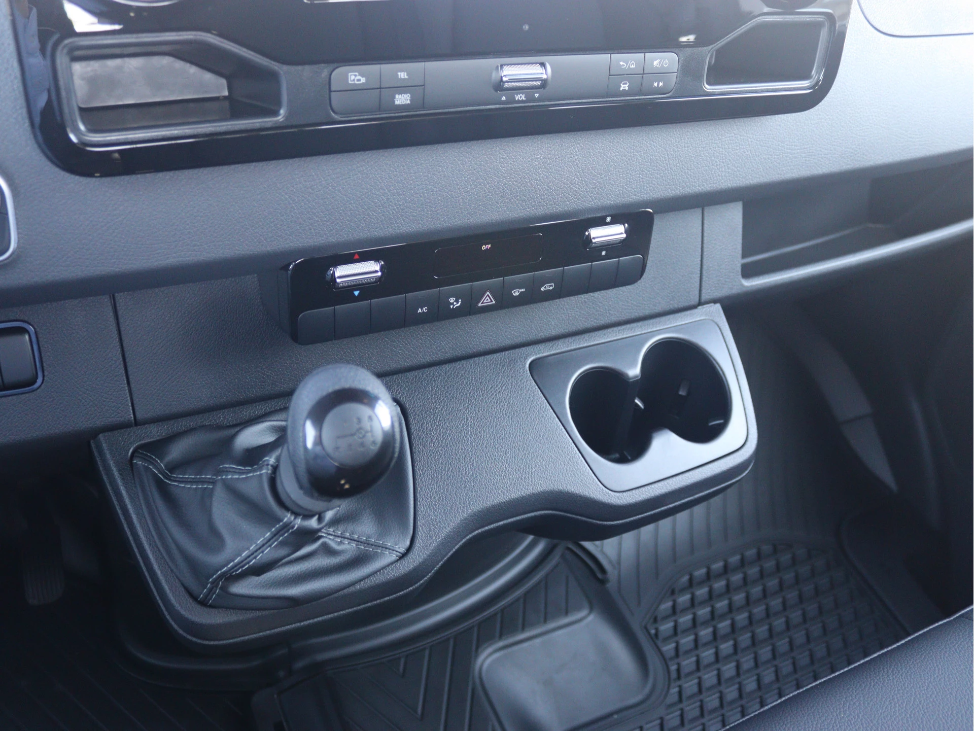 Mercedes-Benz-Sprinter-image-12
