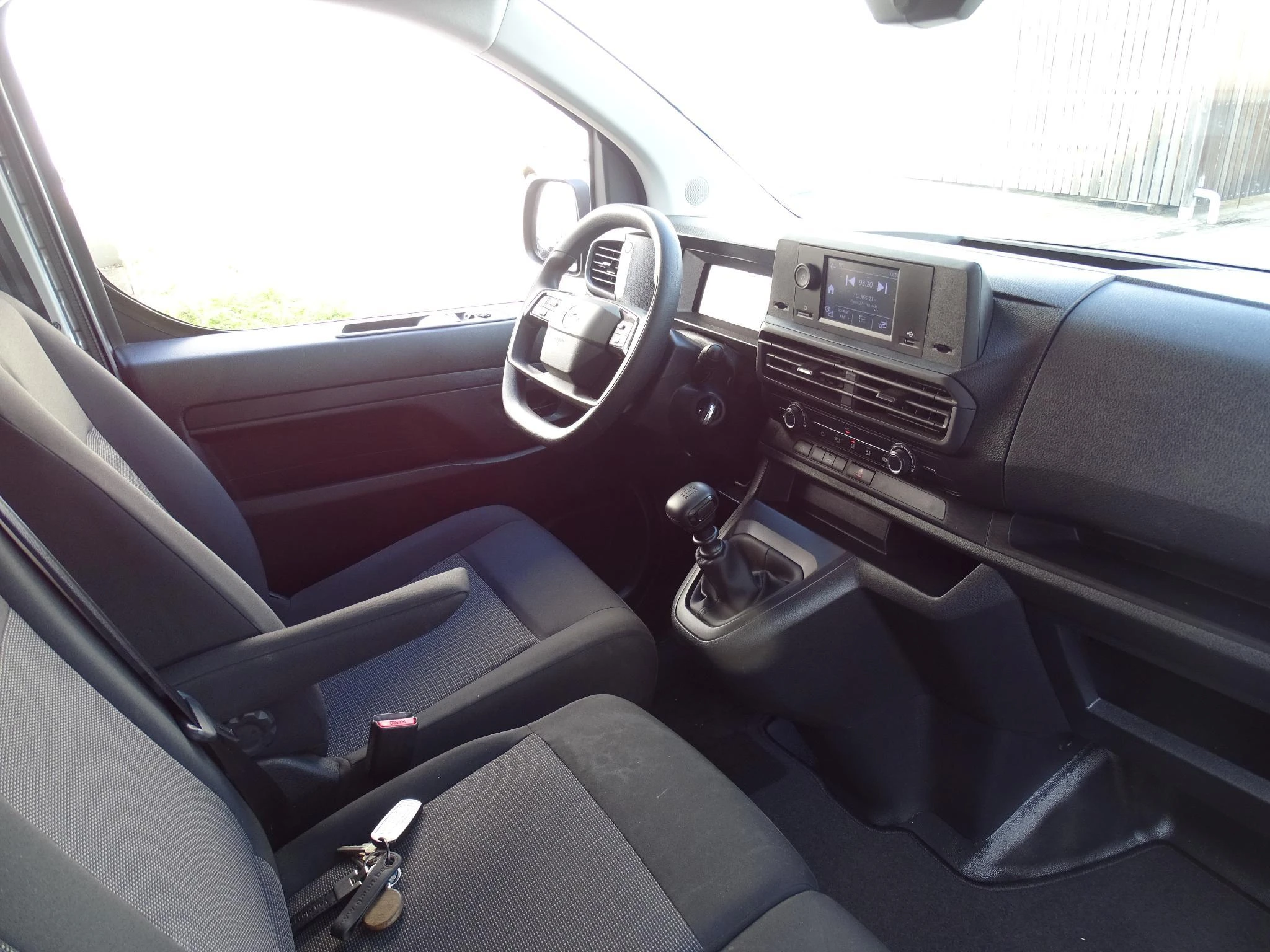 Opel-Vivaro-image-13