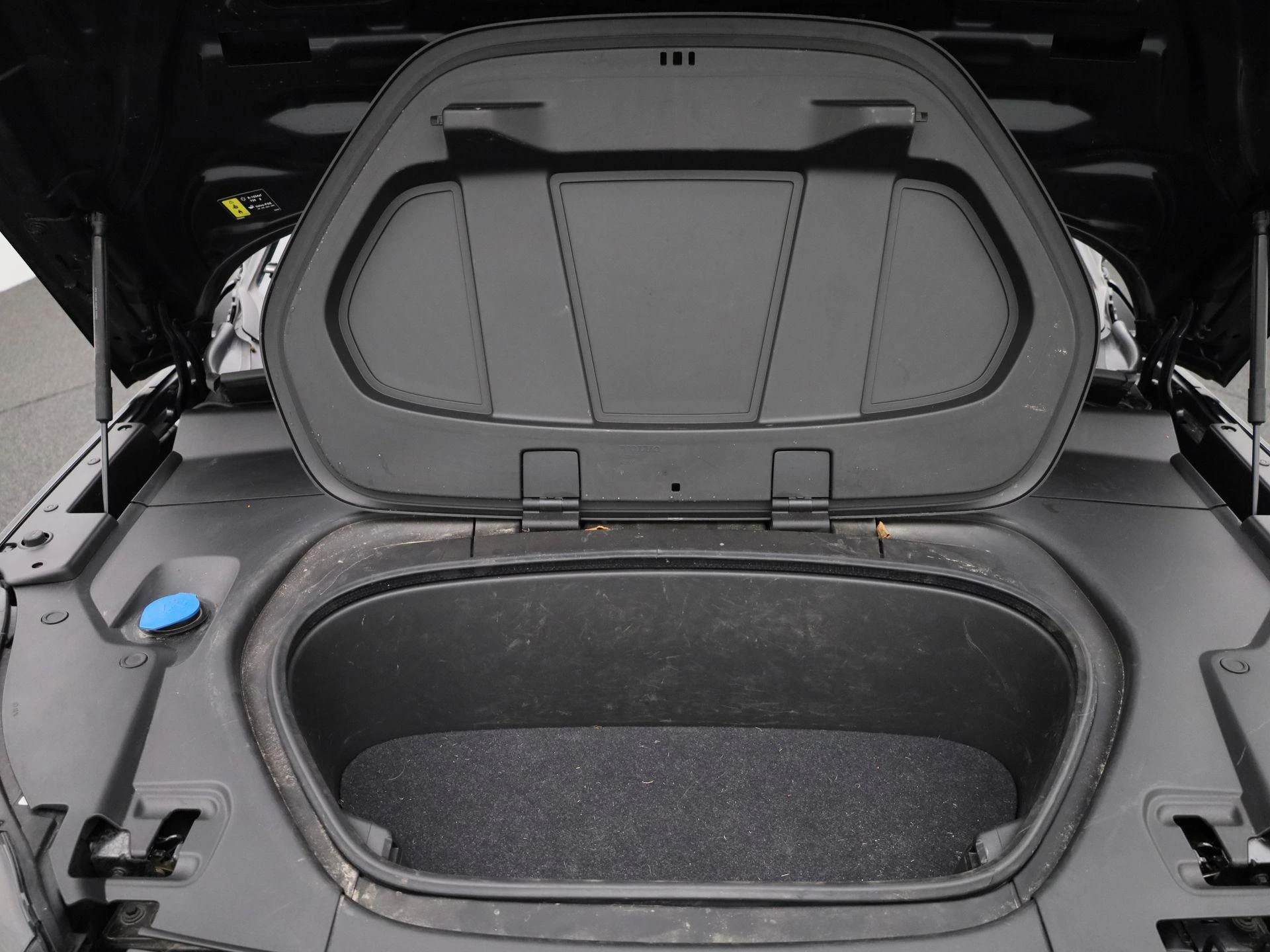 Volvo-EX40-image-37