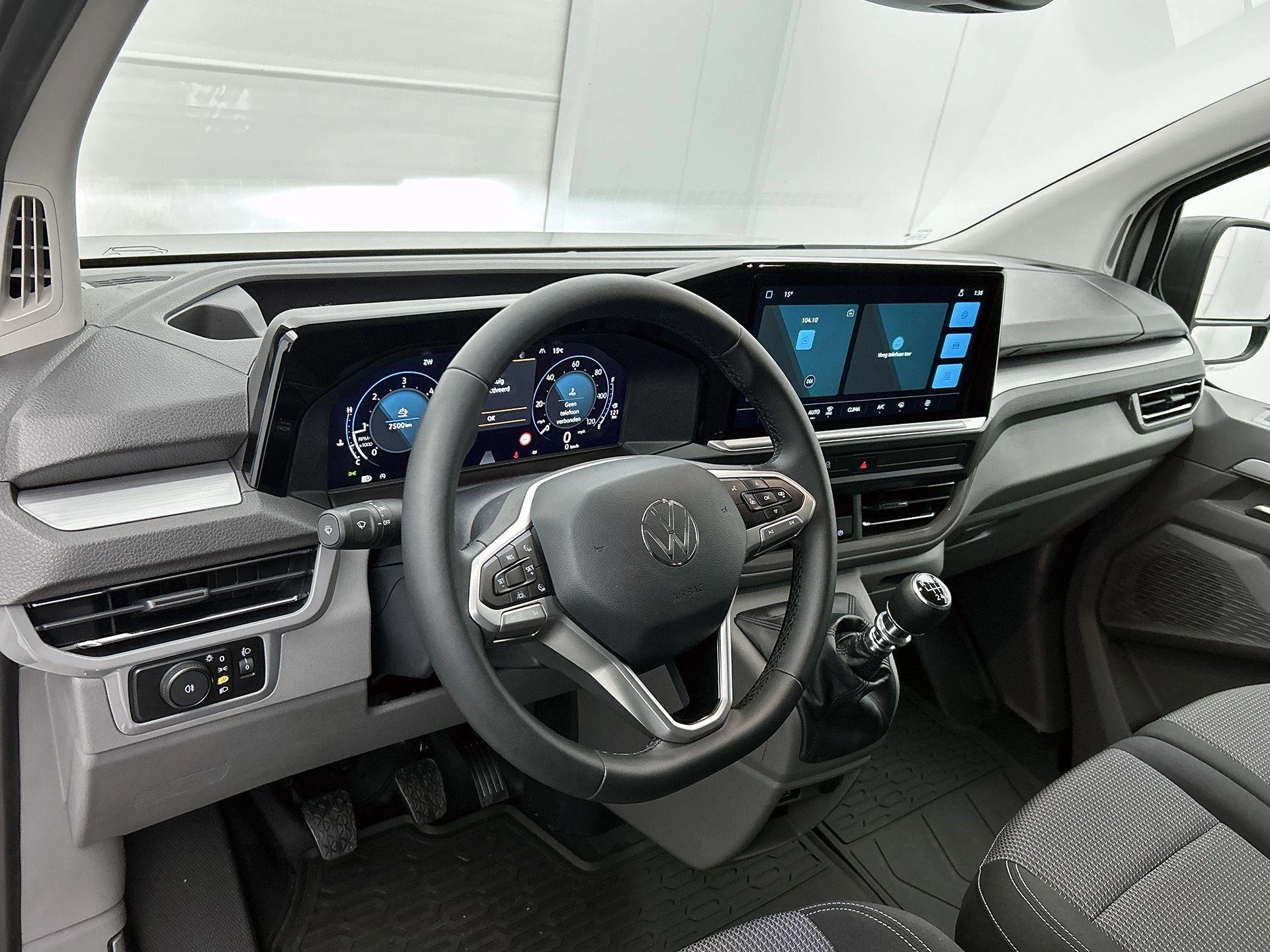 Volkswagen-Transporter-image-13