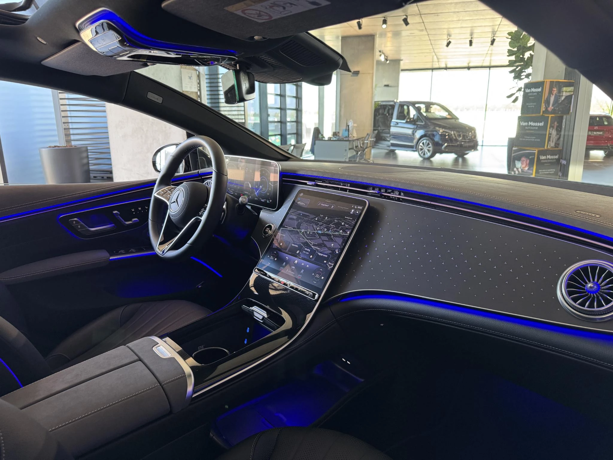 Mercedes-Benz-EQS-image-10