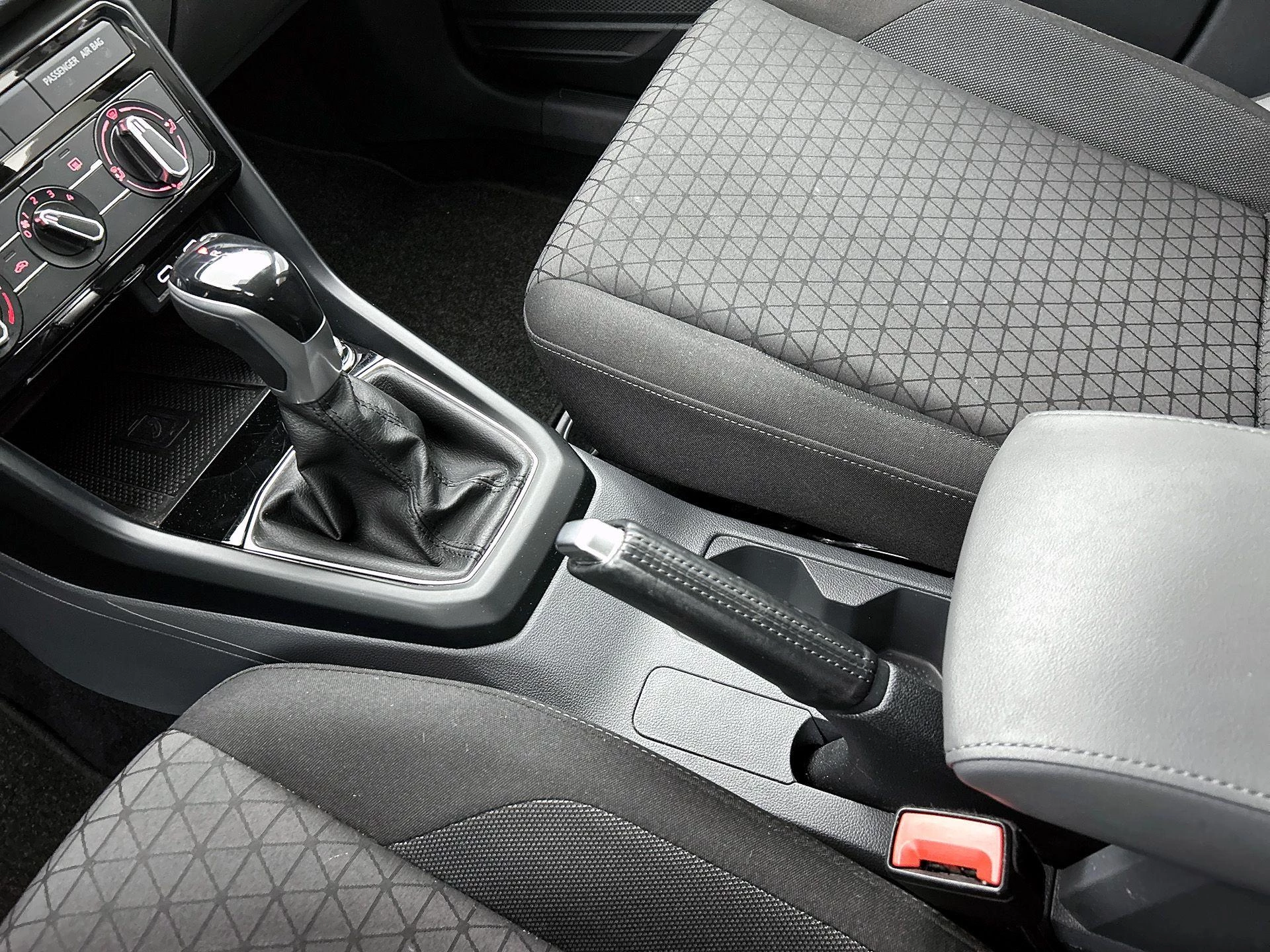 Volkswagen-T-Cross-image-35