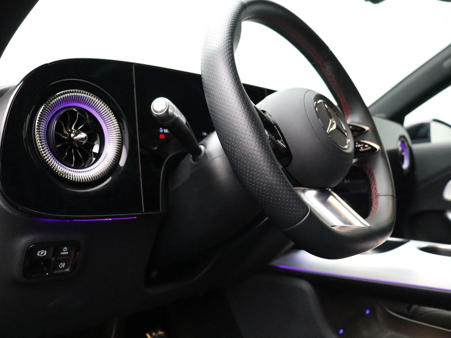 Mercedes-Benz-CLA-image-10