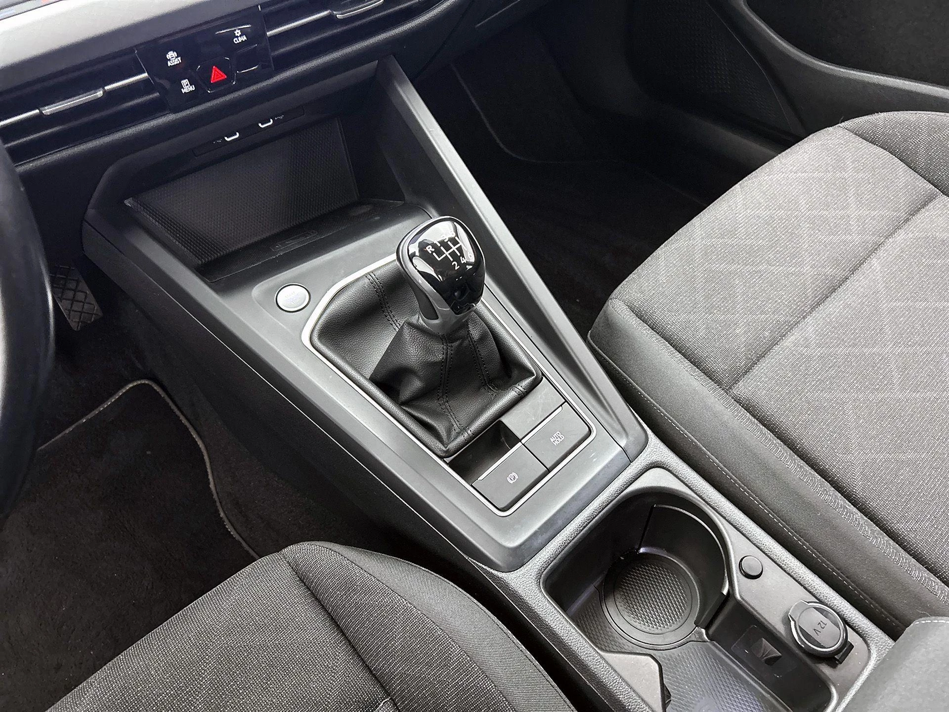 Volkswagen-Golf-image-23