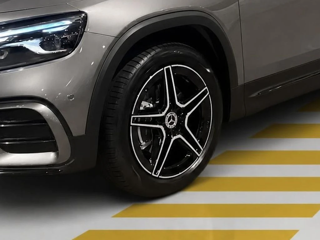 Mercedes-Benz-GLB 200 d-image-5