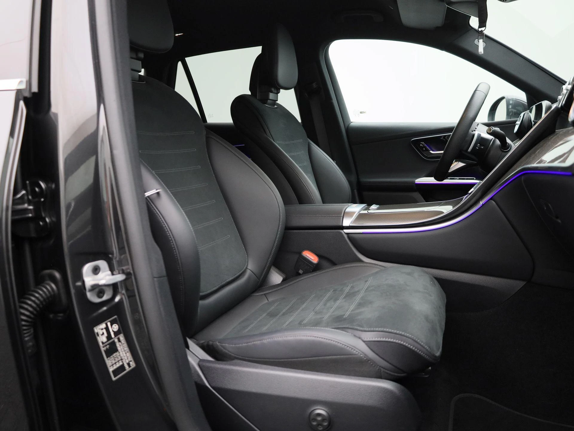 Mercedes-Benz-GLC-image-39