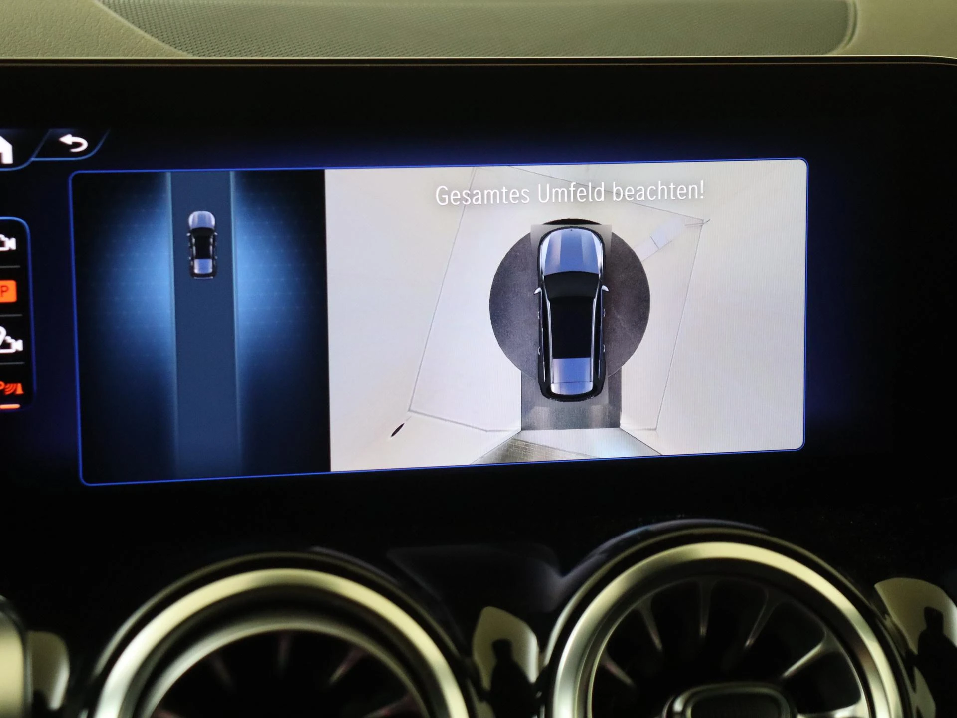 Mercedes-Benz-EQB-image-19