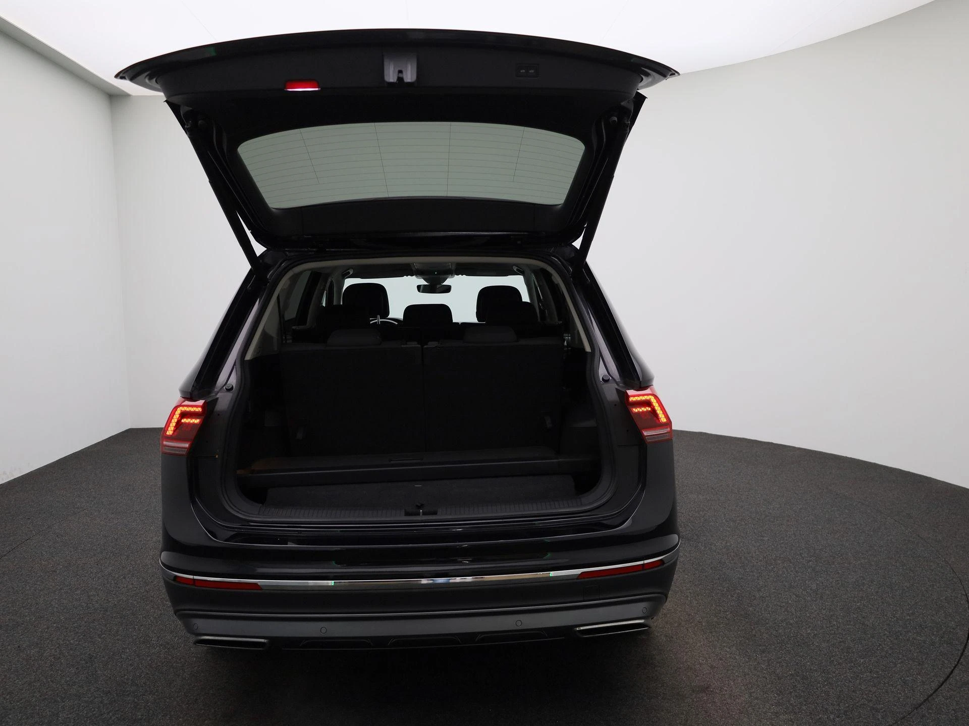 Volkswagen-Tiguan Allspace-image-11