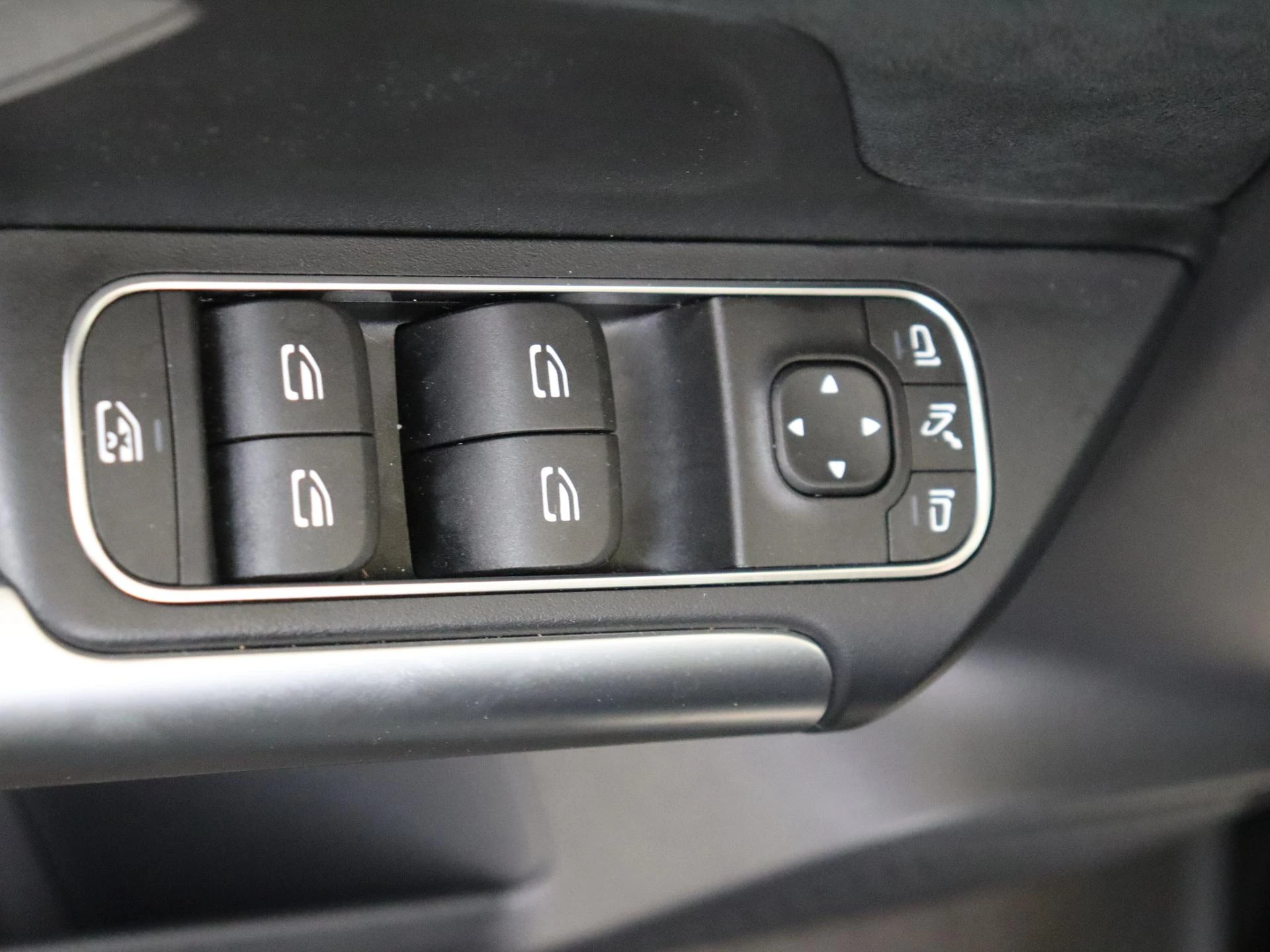 Mercedes-Benz-GLA-image-26