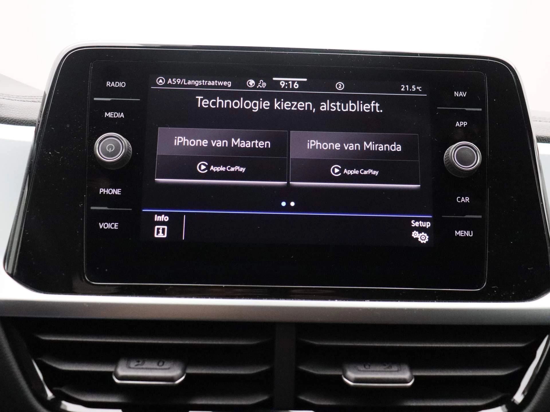 Volkswagen-T-Roc-image-21