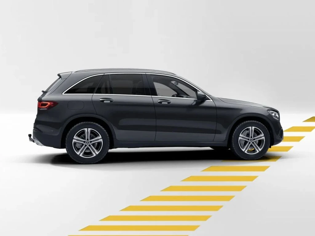 Mercedes-Benz-GLC 300-image-6