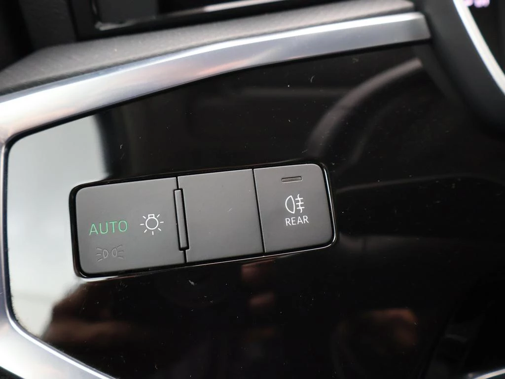 Audi Q3 PHEV Audi Q3 PHEV Attraction 45TFSIe 245PK *AUTOMAAT*LEDER*NAVI*PDC*CRUISE*VIRTUAL COCKPIT*...*