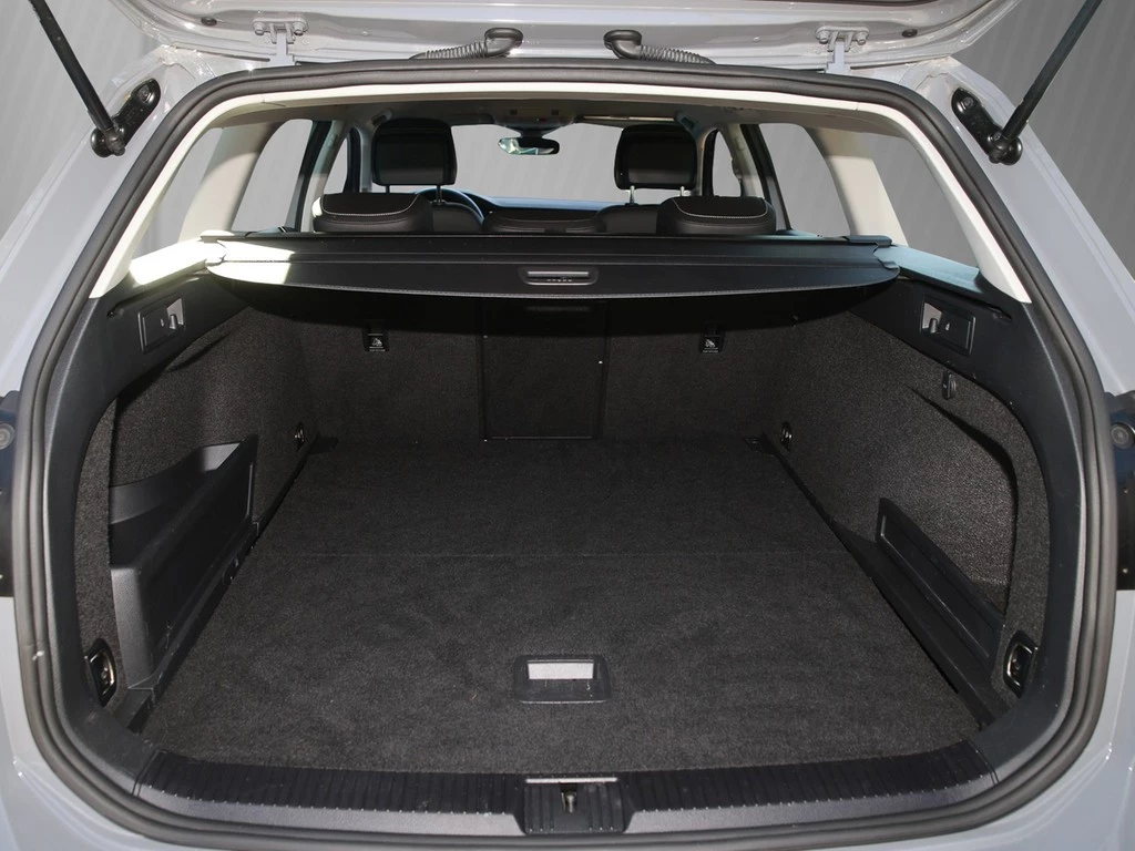 Volkswagen Passat Variant GTE 1.4 TSI DSG Hybrid *IQ-Light*Navi*Travel-Assit*Area-View*Head-up*Digi-Cockpit*App