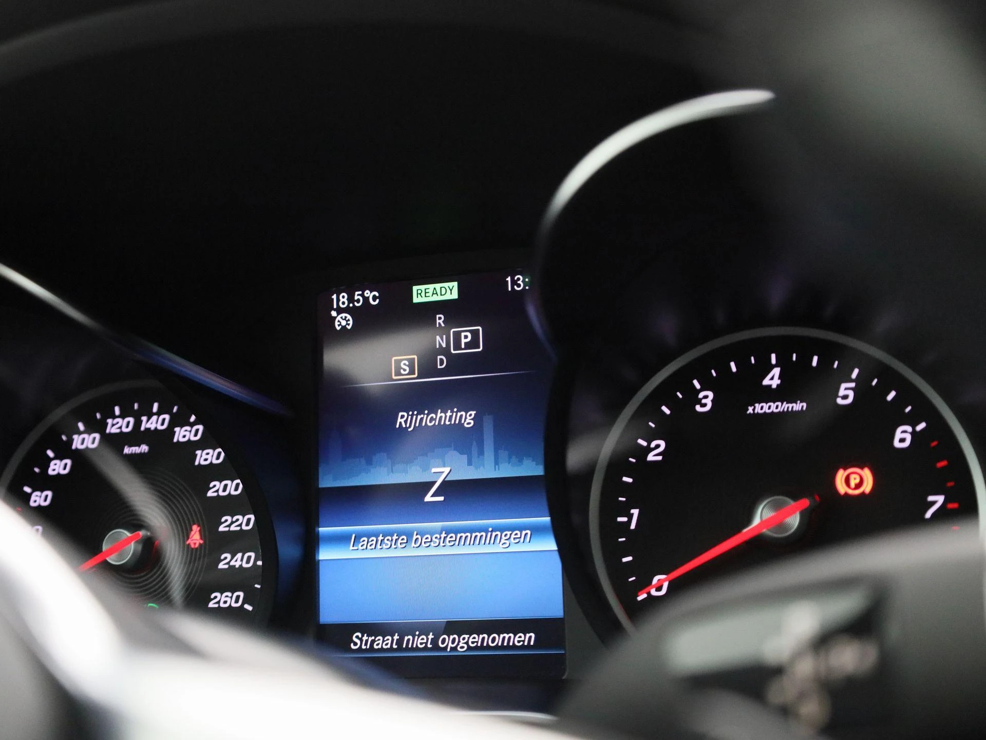 Mercedes-Benz-GLC-image-24