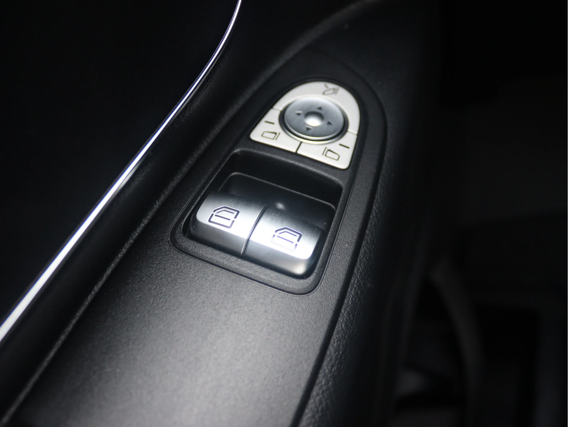 Mercedes-Benz-Vito-image-4