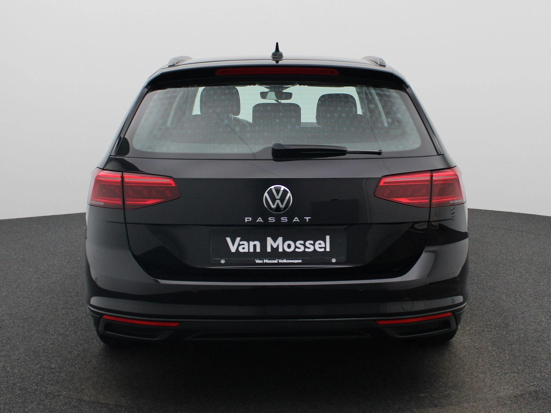 Volkswagen-Passat-image-4