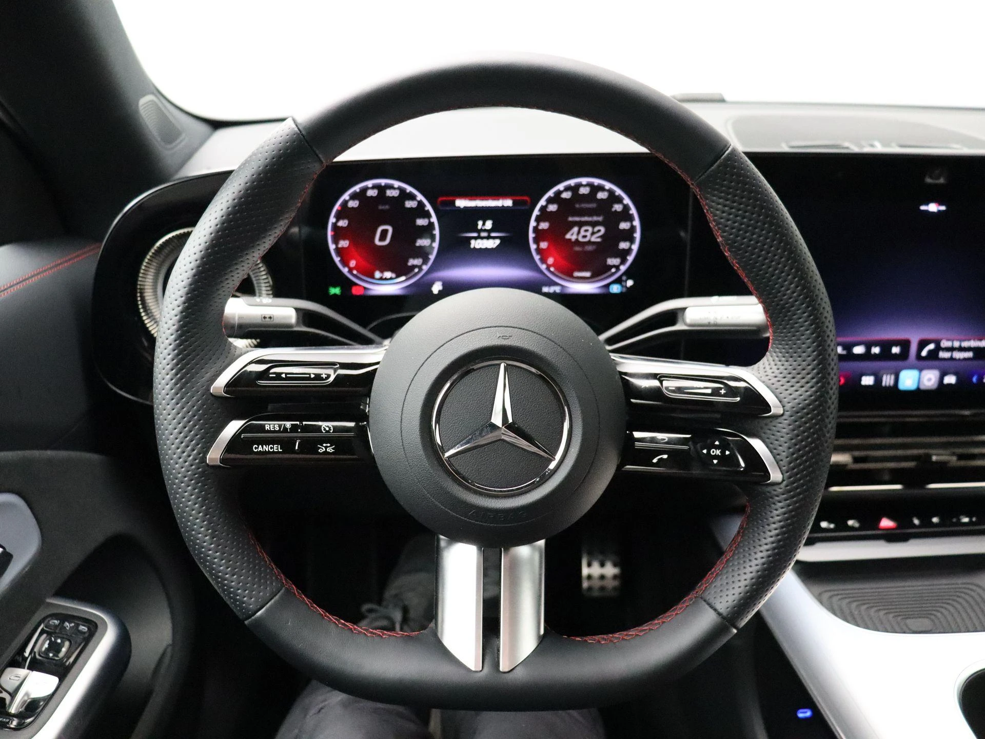 Mercedes-Benz-CLA-image-13