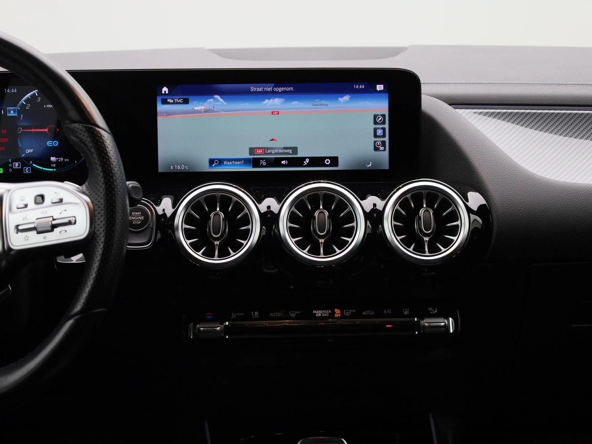 Mercedes-Benz-GLA-image-9
