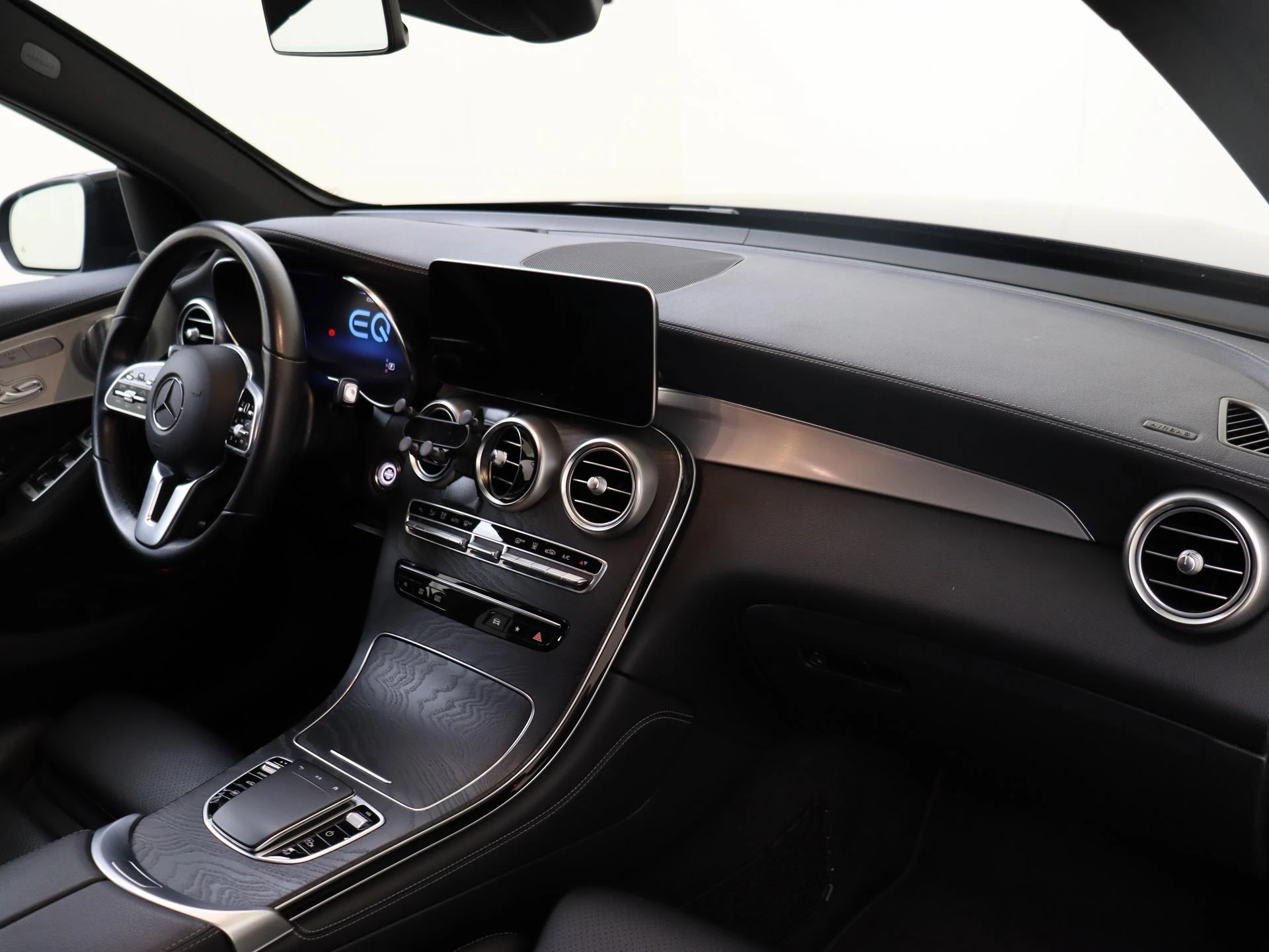 Mercedes-Benz-GLC-image-4