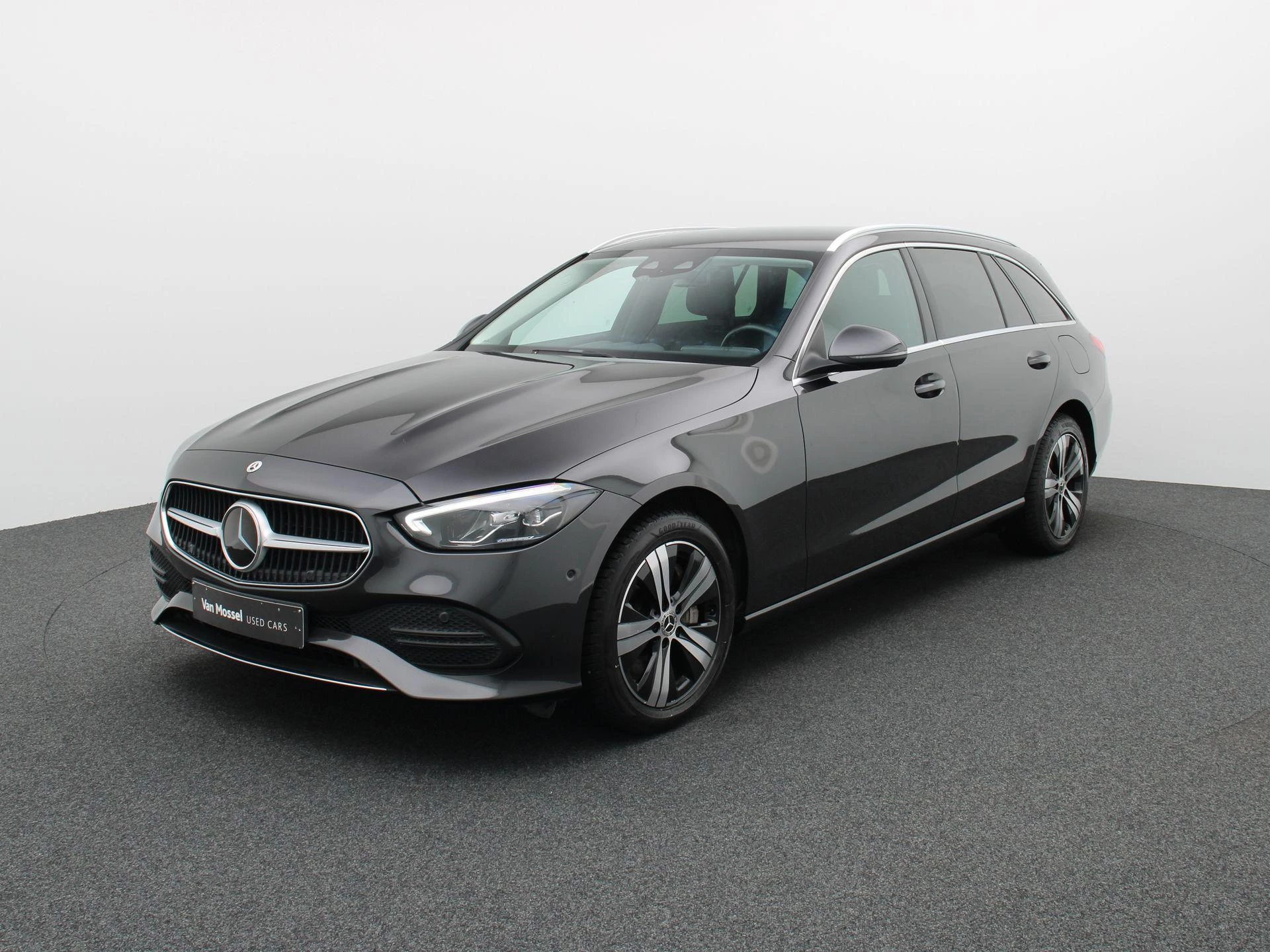 Mercedes-Benz-C-Klasse-image-0
